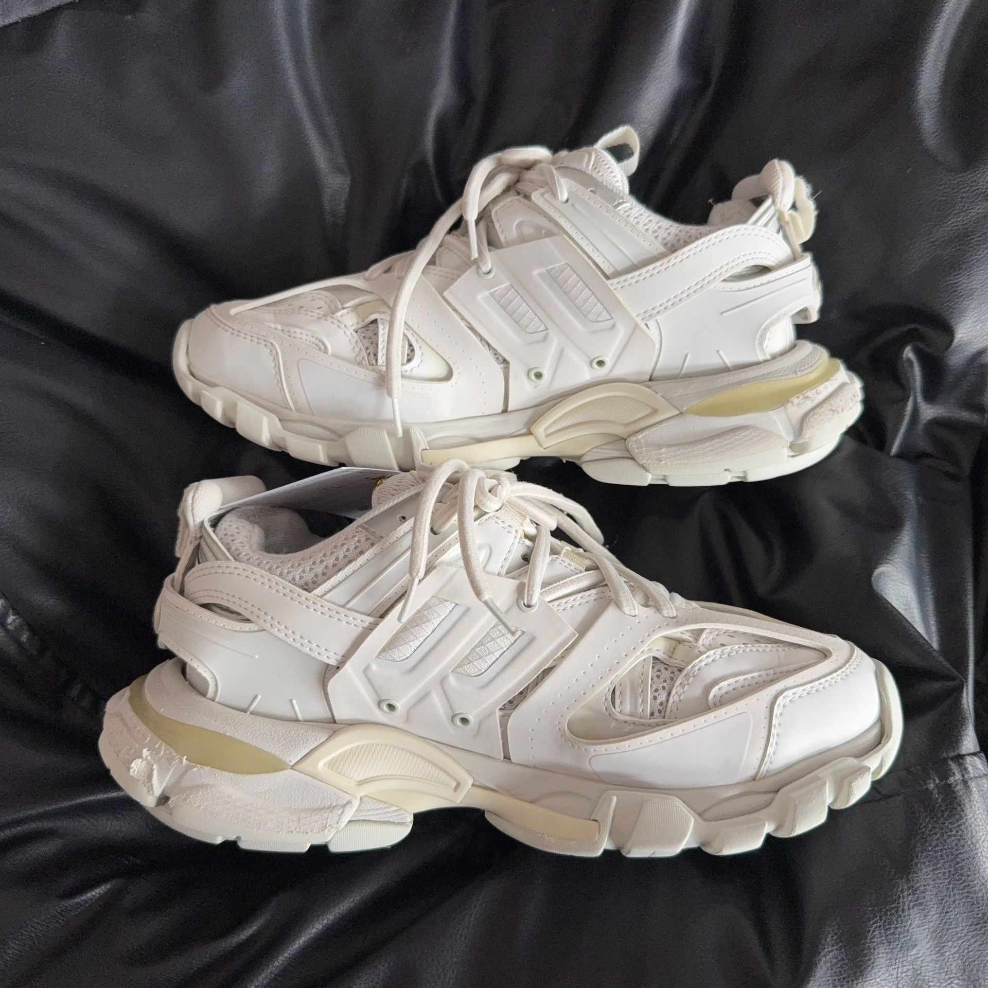 Balenciaga Balenciaga White Lowtop Sneakers 37 Women Size US 6.5 / IT 36.5 - 6 Thumbnail