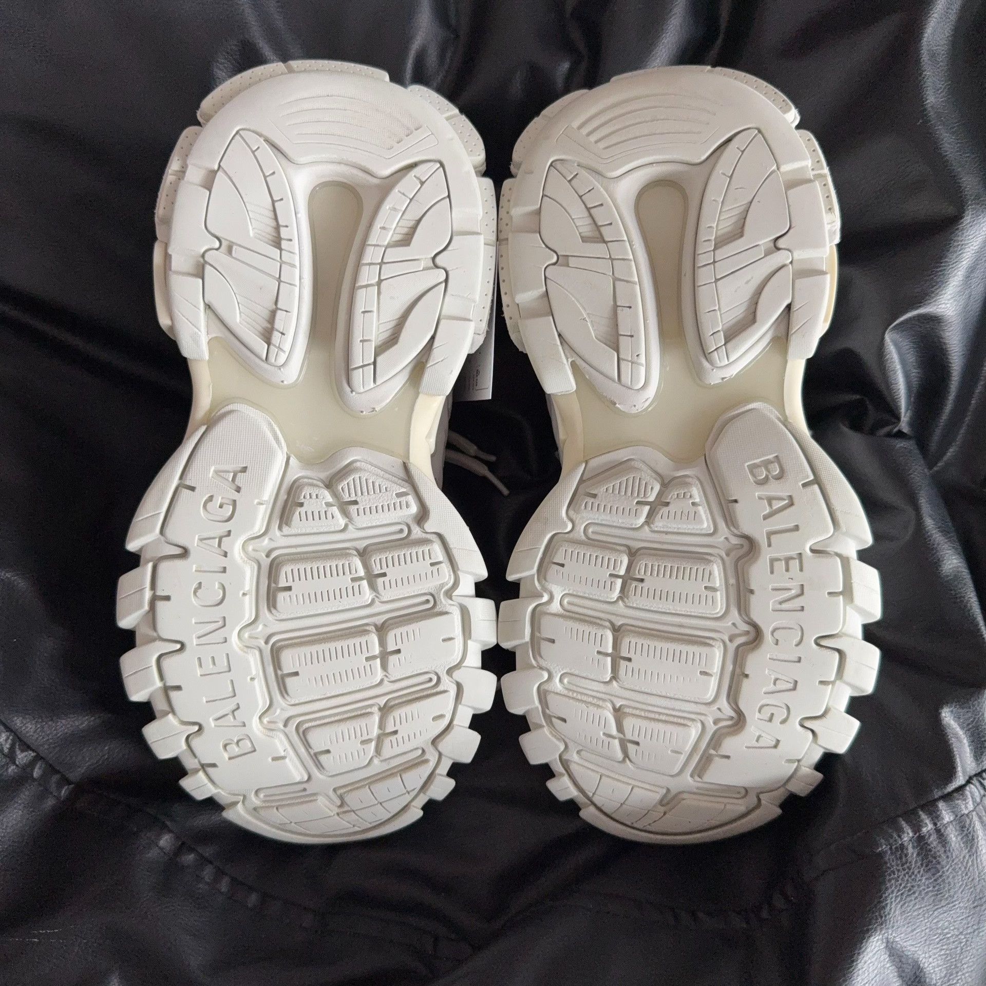 Balenciaga Balenciaga White Lowtop Sneakers 37 Women Size US 6.5 / IT 36.5 - 4 Thumbnail