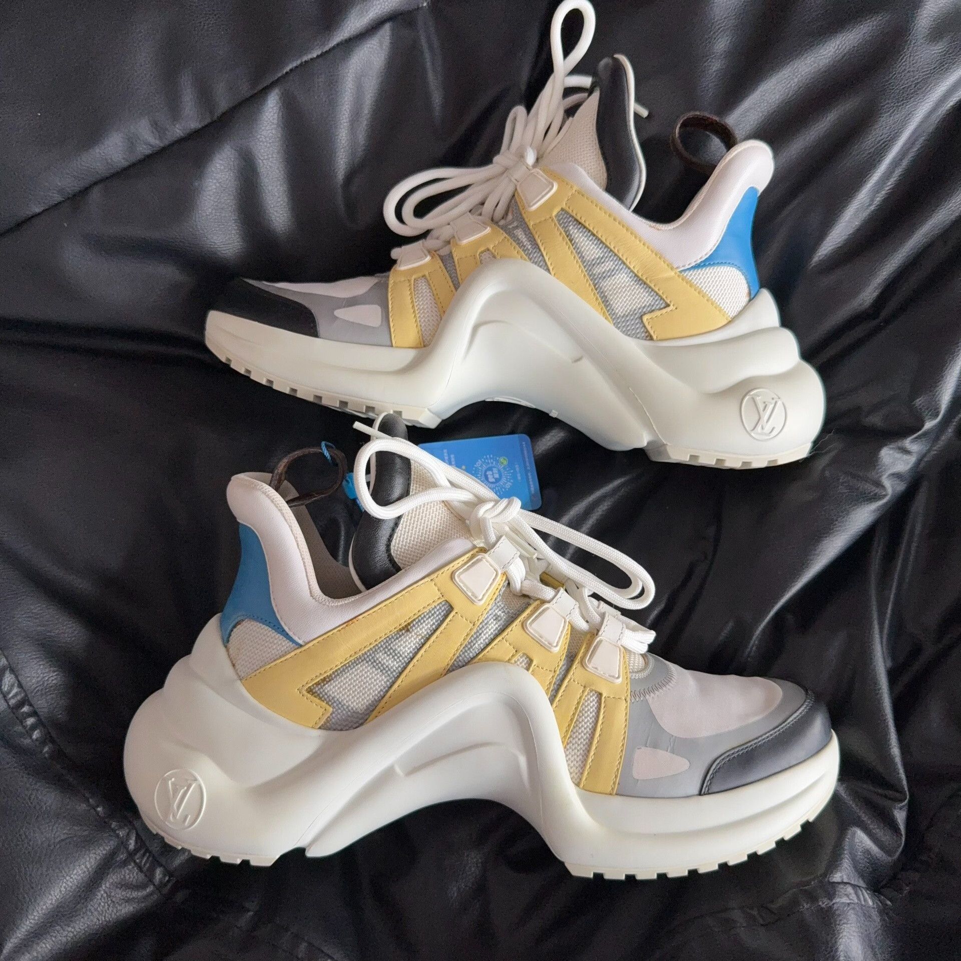 Louis Vuitton Louis Vuitton Blue Lowtop Sneakers 37.5 Women Size US 6.5 / IT 36.5 - 5 Thumbnail