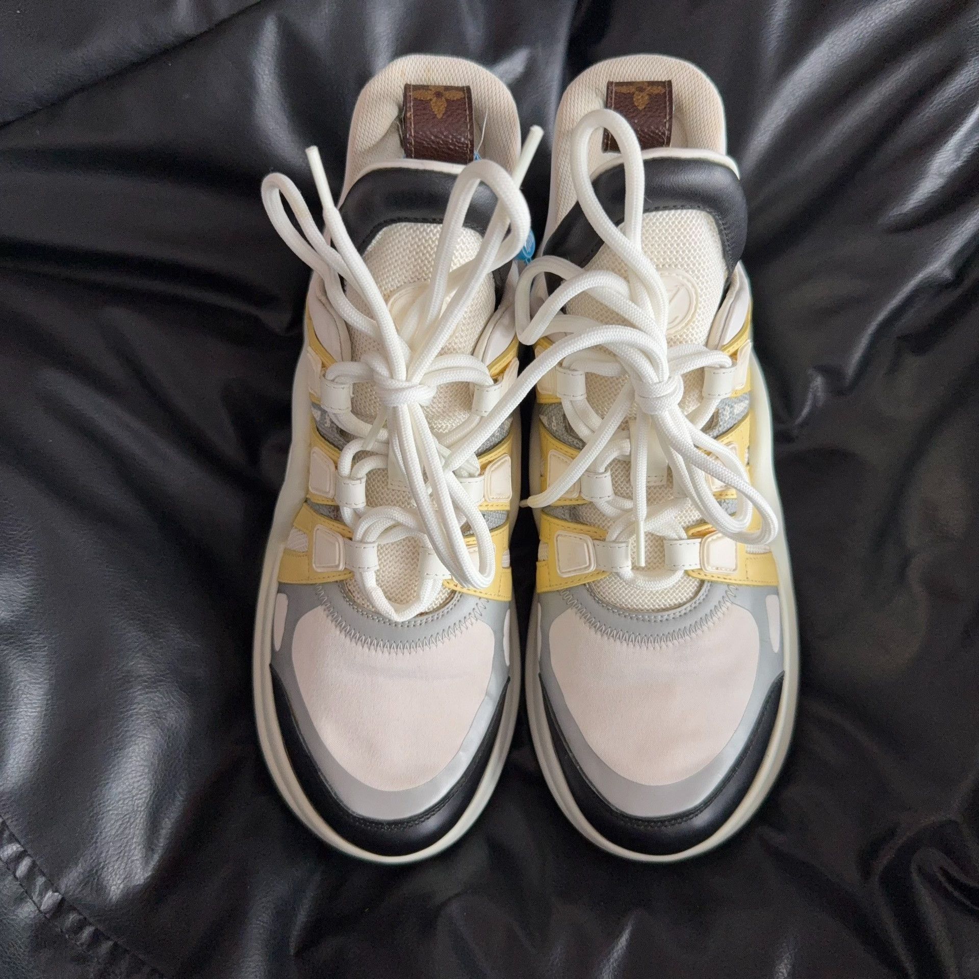 Louis Vuitton Louis Vuitton Blue Lowtop Sneakers 37.5 Women Size US 6.5 / IT 36.5 - 2 Thumbnail