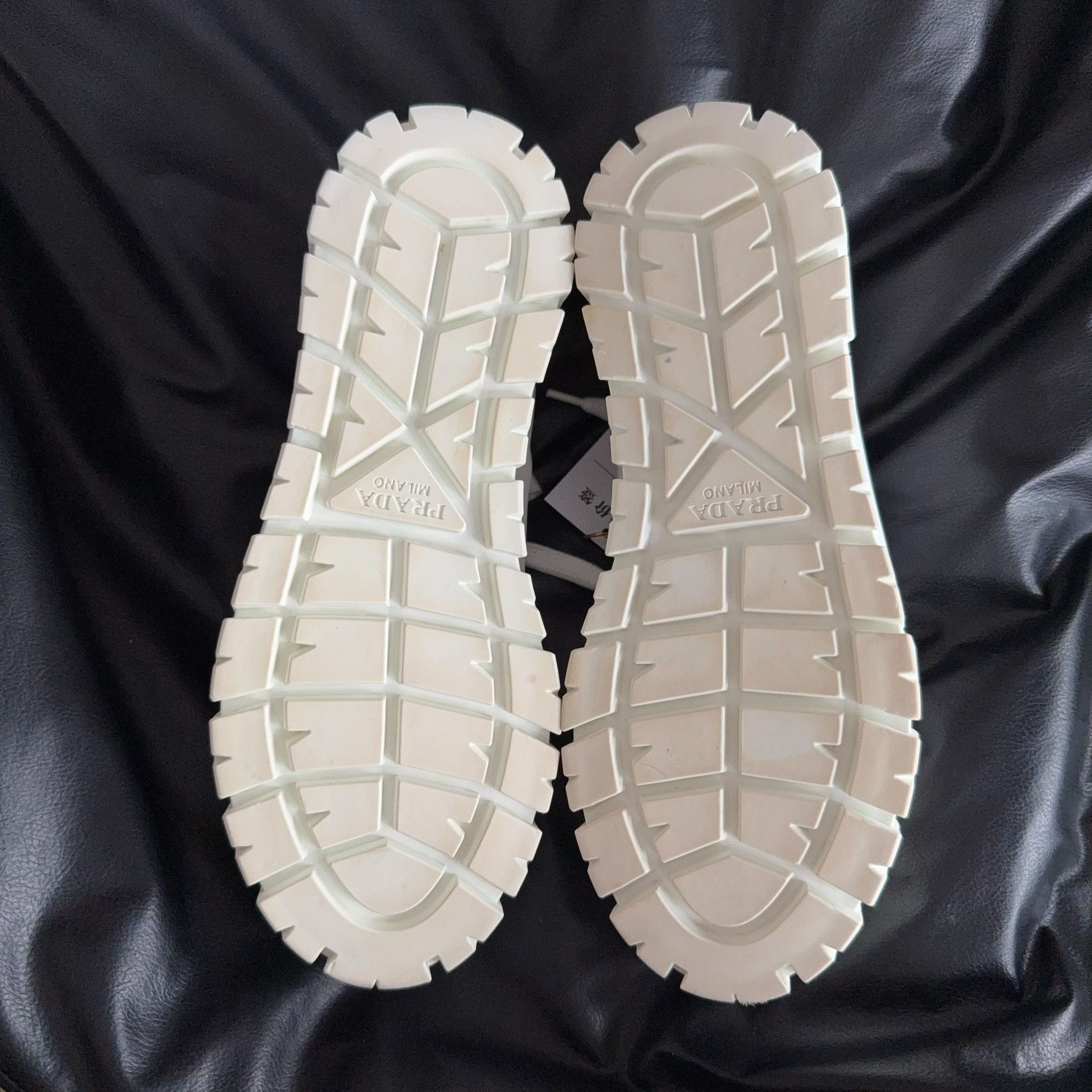 Prada Prada Lowtop Sneakers 37 Women Size US 6.5 / IT 36.5 - 4 Thumbnail