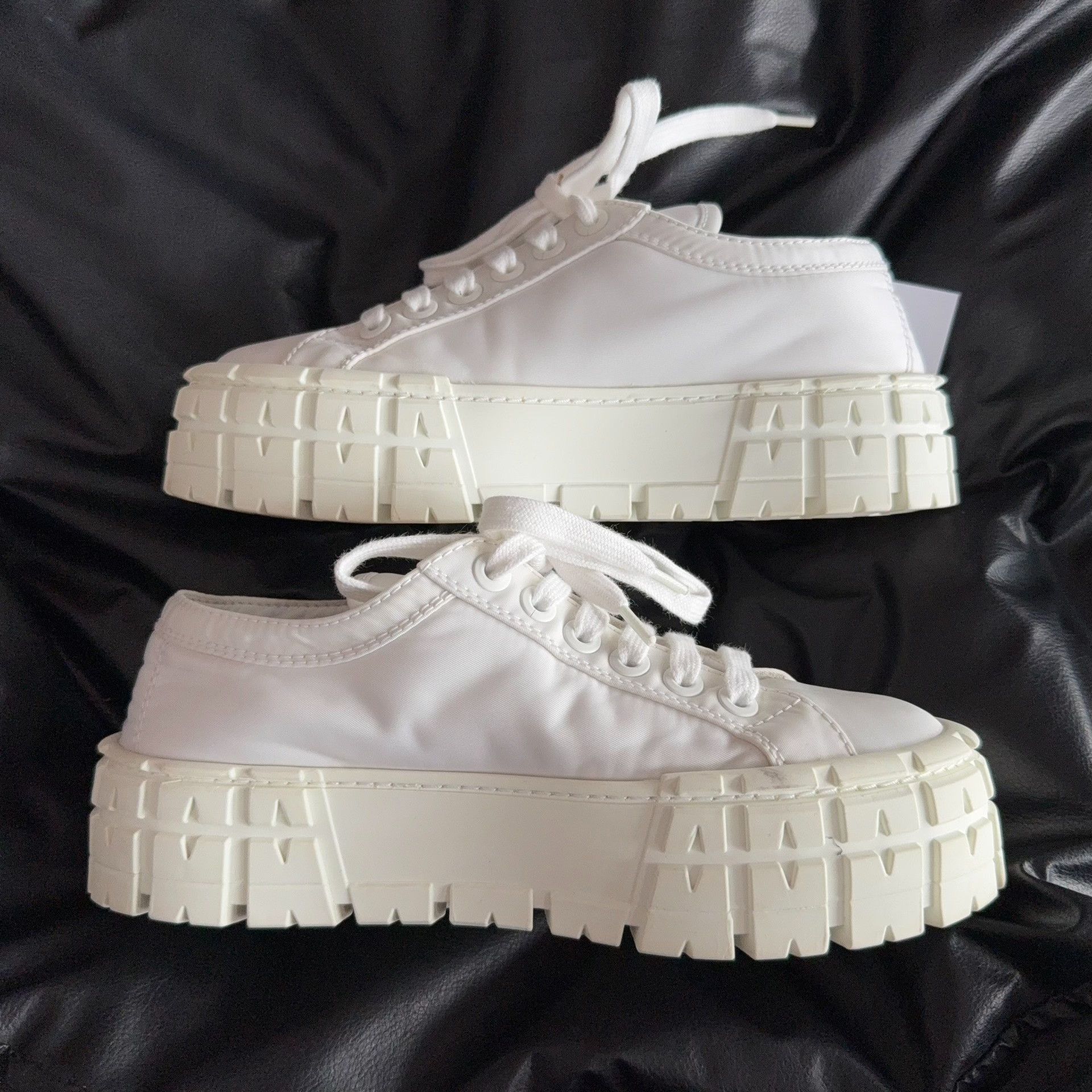 Prada Prada Lowtop Sneakers 37 Women Size US 6.5 / IT 36.5 - 6 Thumbnail