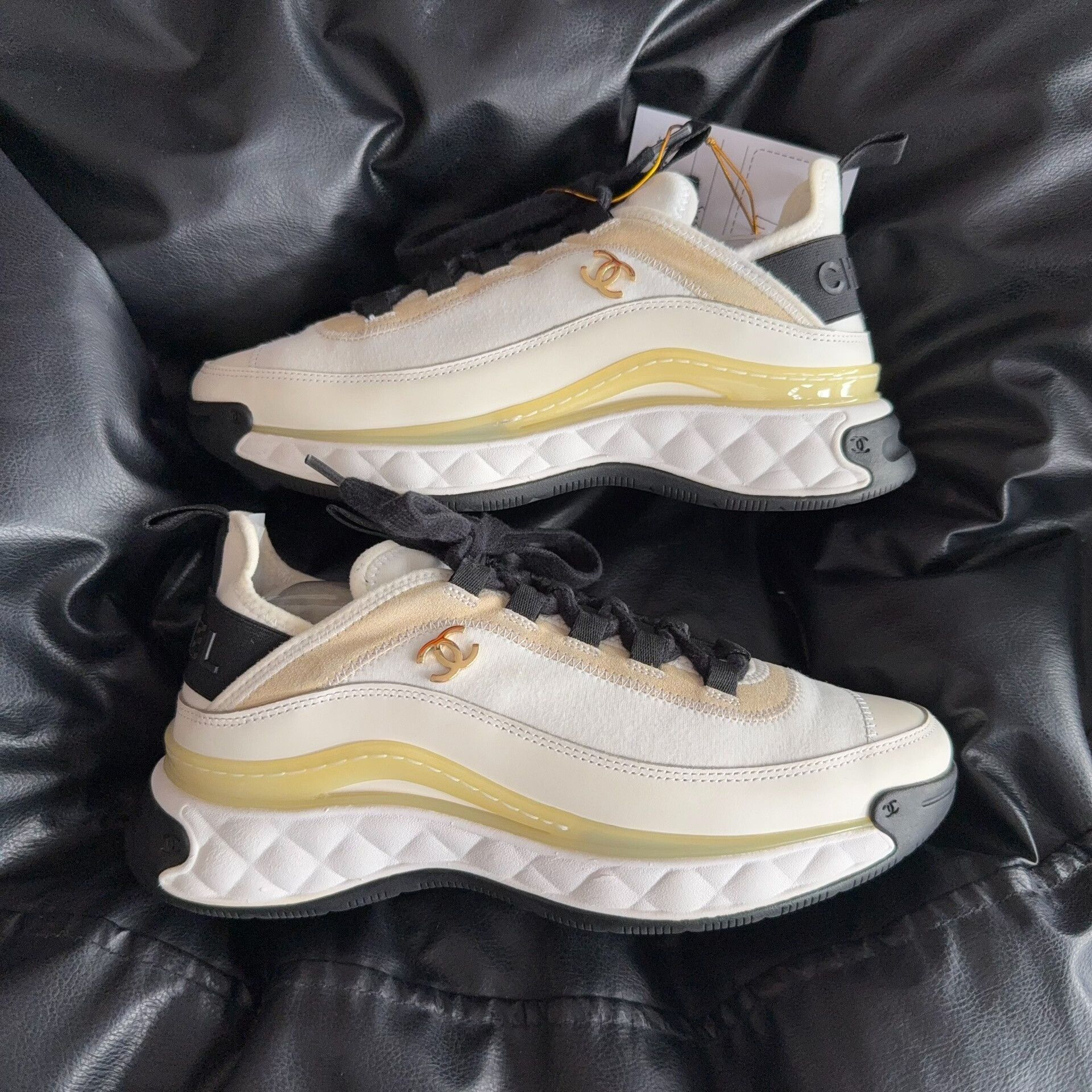 Chanel Chanel Velvet Lowtop Sneakers 36.5 Women Size US 6 / IT 36 - 5 Thumbnail