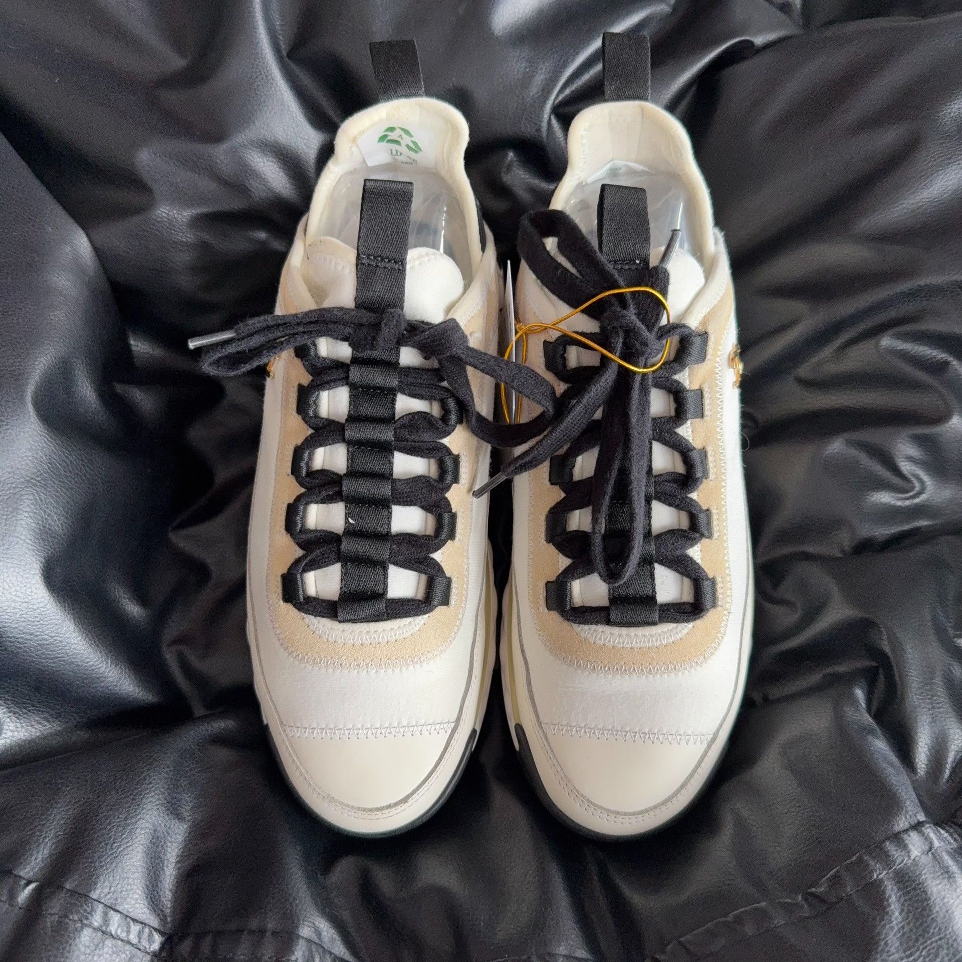 Chanel Chanel Velvet Lowtop Sneakers 36.5 Women Size US 6 / IT 36 - 2 Thumbnail