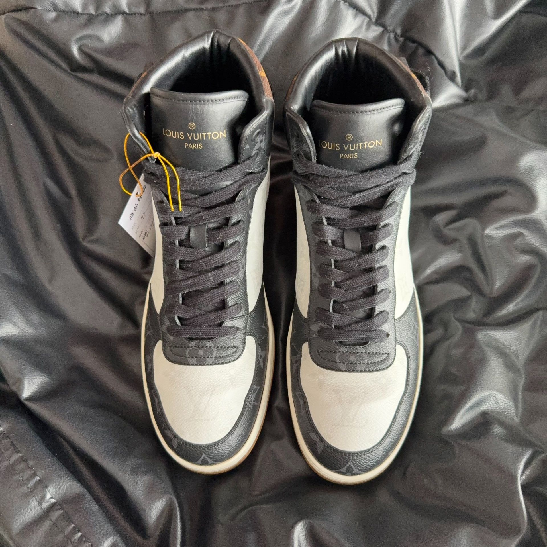 Louis Vuitton Louis Vuitton Hitop Sneakers 42 Men Size US 9 / EU 42 - 2 Thumbnail