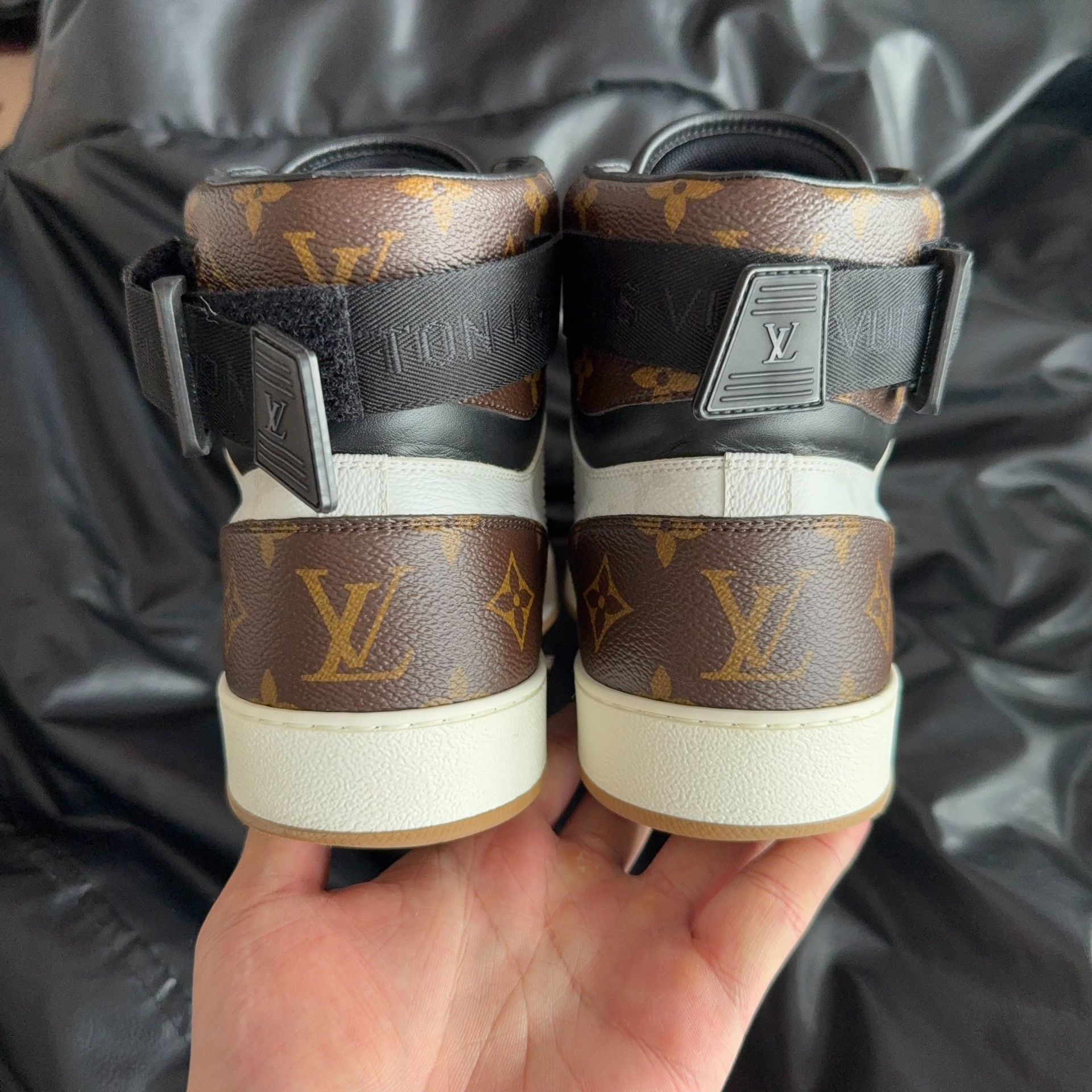 Louis Vuitton Louis Vuitton Hitop Sneakers 42 Men Size US 9 / EU 42 - 3 Thumbnail
