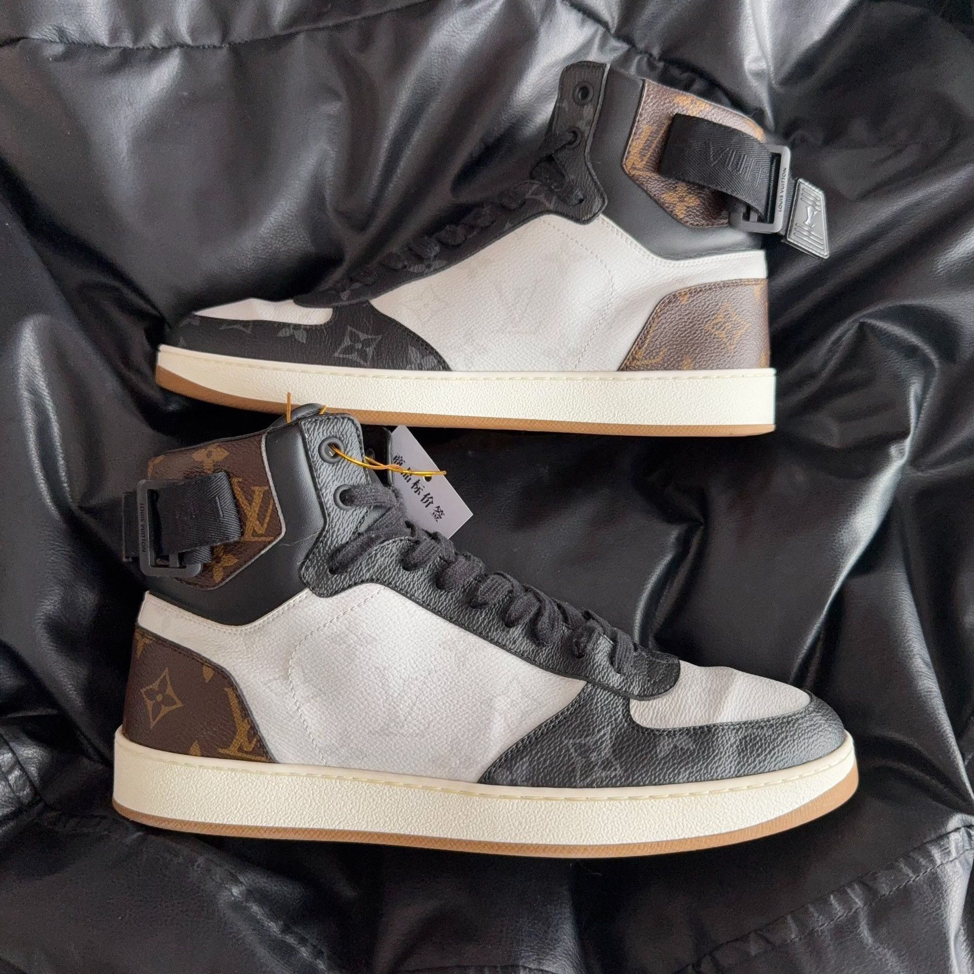 Louis Vuitton Louis Vuitton Hitop Sneakers 42 Men Size US 9 / EU 42 - 5 Thumbnail