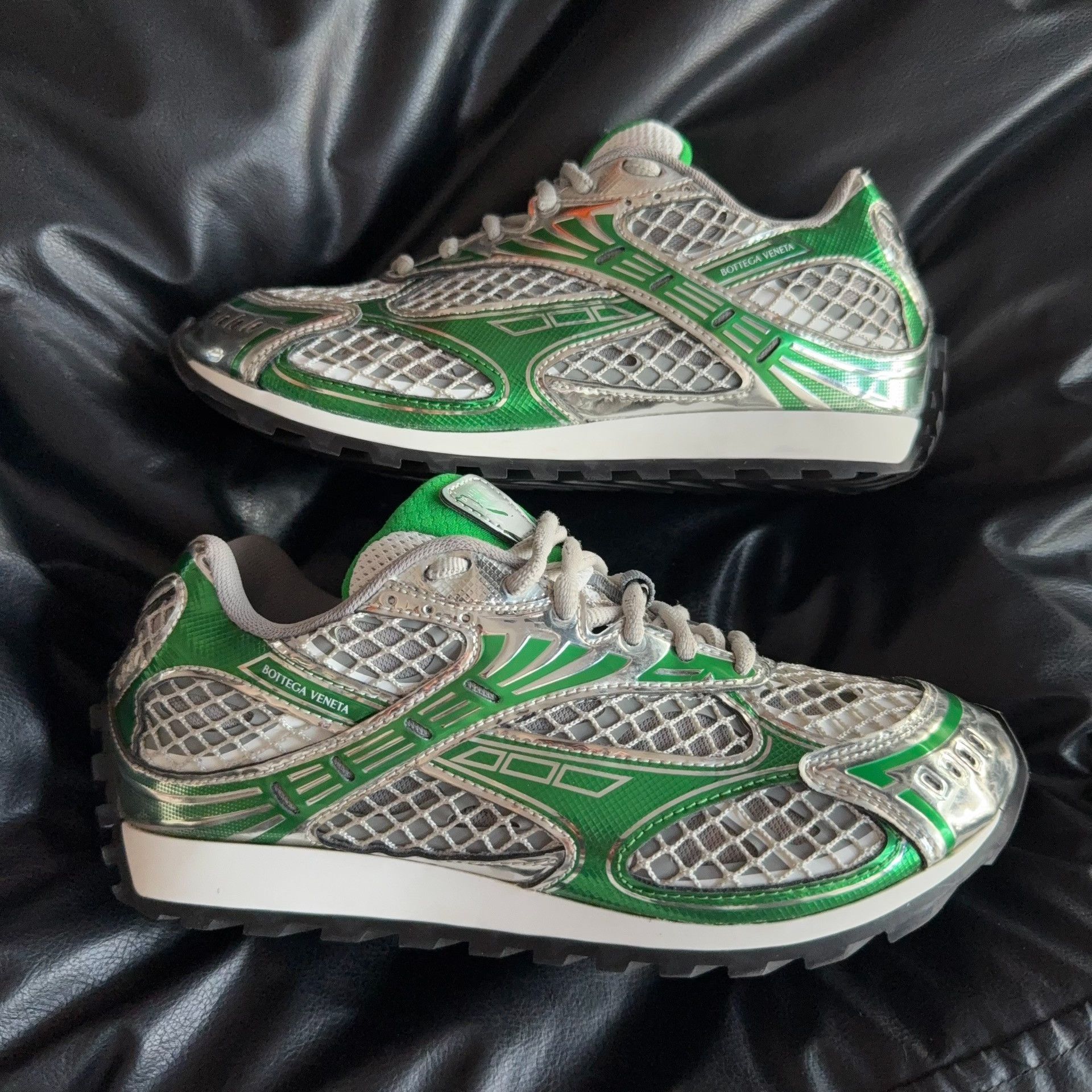 Bottega Veneta Bottega Veneta Silver Lowtop Sneakers 38 Women Size US 7.5 / IT 37.5 - 5 Thumbnail