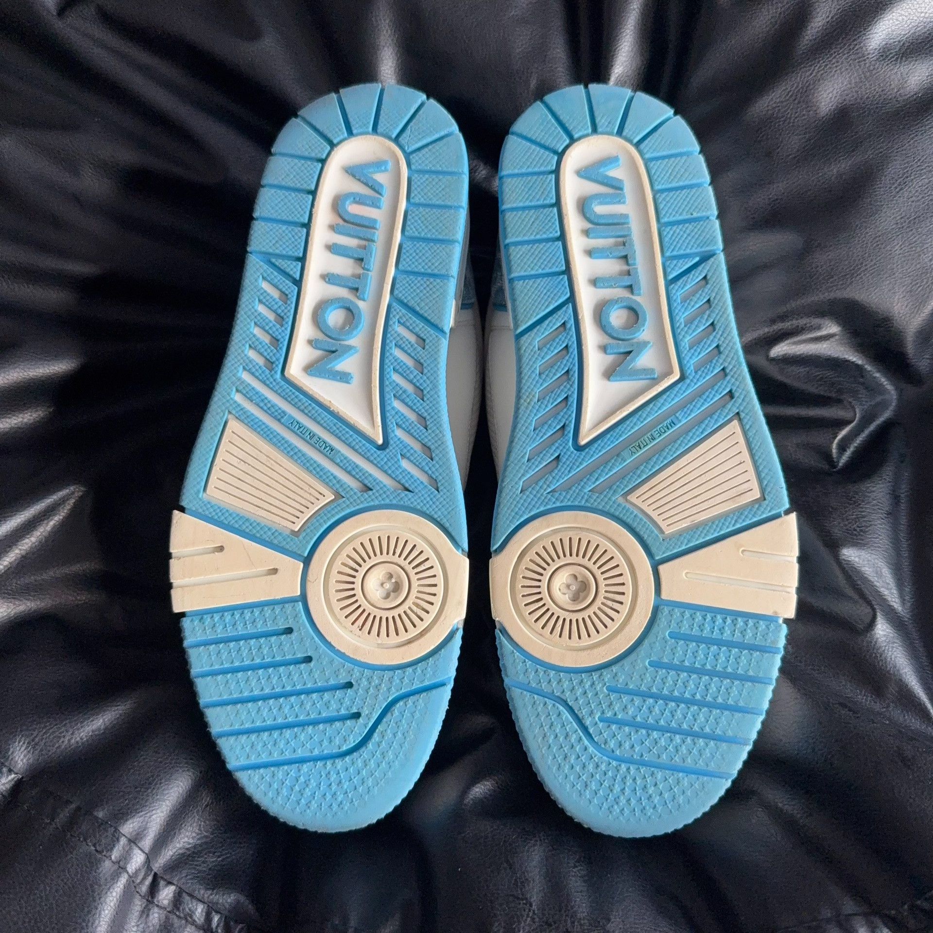 Louis Vuitton Louis Vuitton Training Blue Lowtop Sneakers 39.5 Women Size US 8.5 / IT 38.5 - 4 Thumbnail