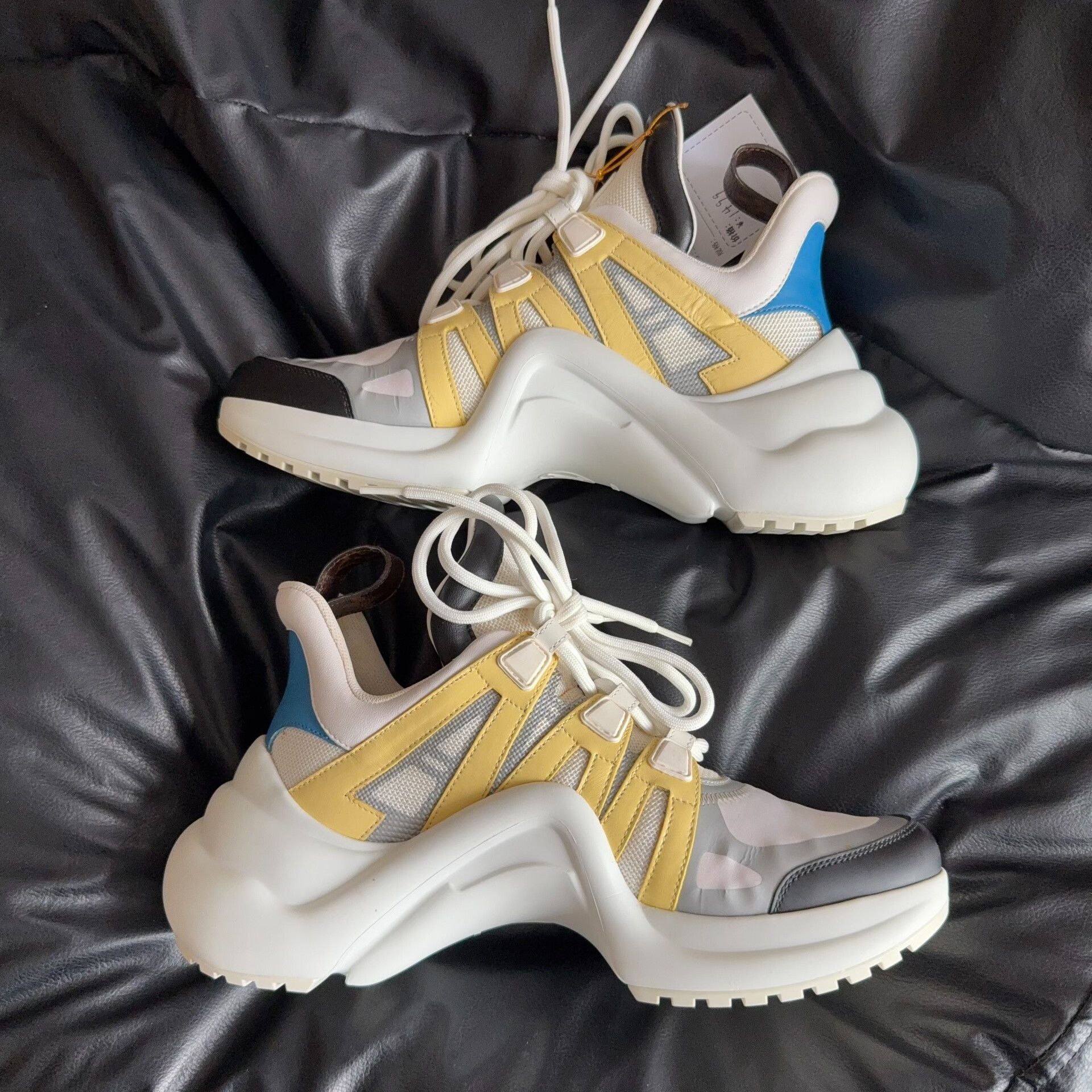 Louis Vuitton Louis Vuitton Blue Lowtop Sneakers 37.5 Women Size US 6.5 / IT 36.5 - 6 Thumbnail