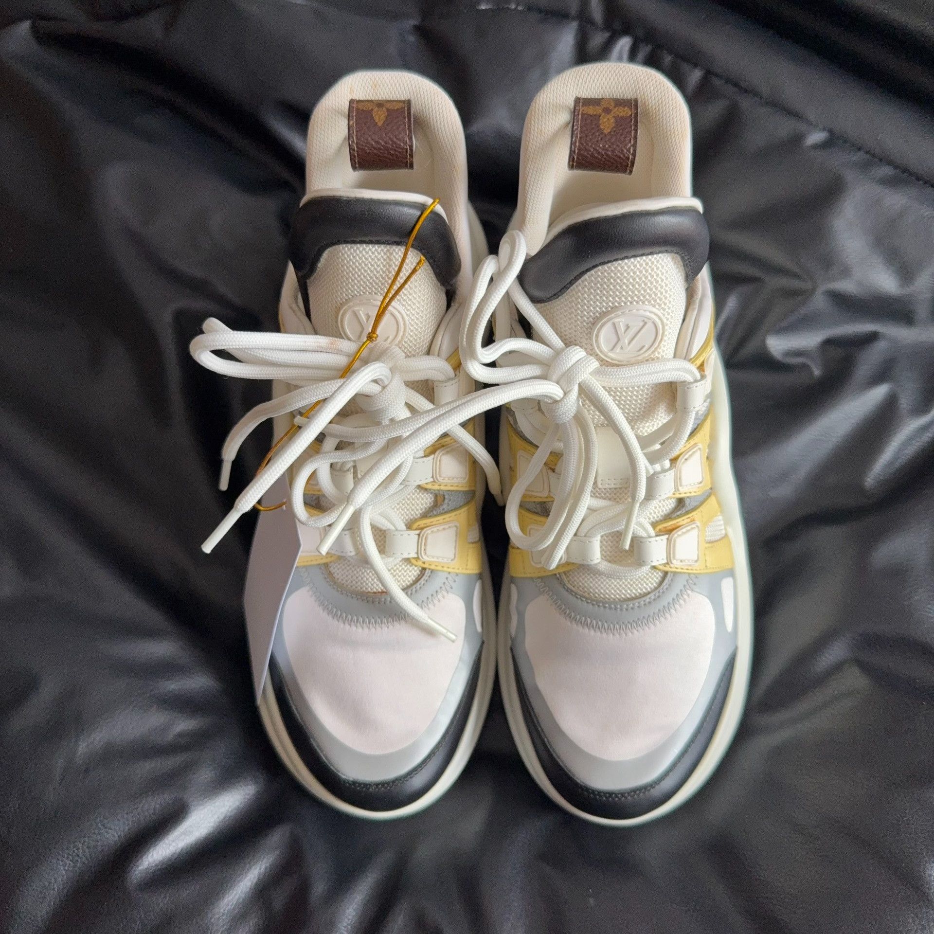 Louis Vuitton Louis Vuitton Blue Lowtop Sneakers 37.5 Women Size US 6.5 / IT 36.5 - 2 Thumbnail