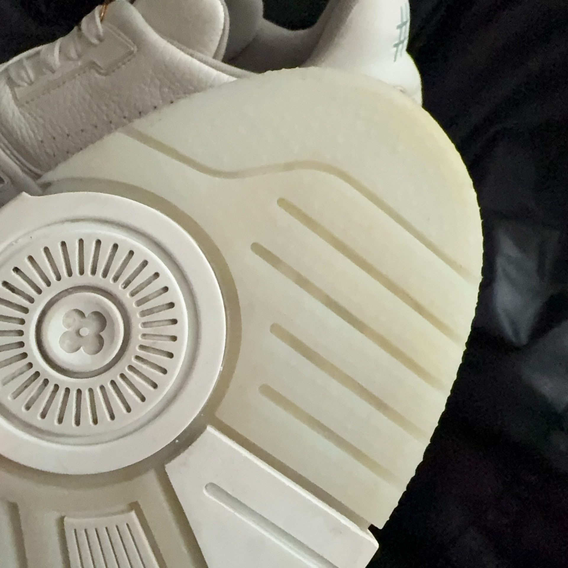 Louis Vuitton Louis Vuitton Training White Lowtop Sneakers 44 Men Size US 10.5 / EU 43-44 - 7 Thumbnail