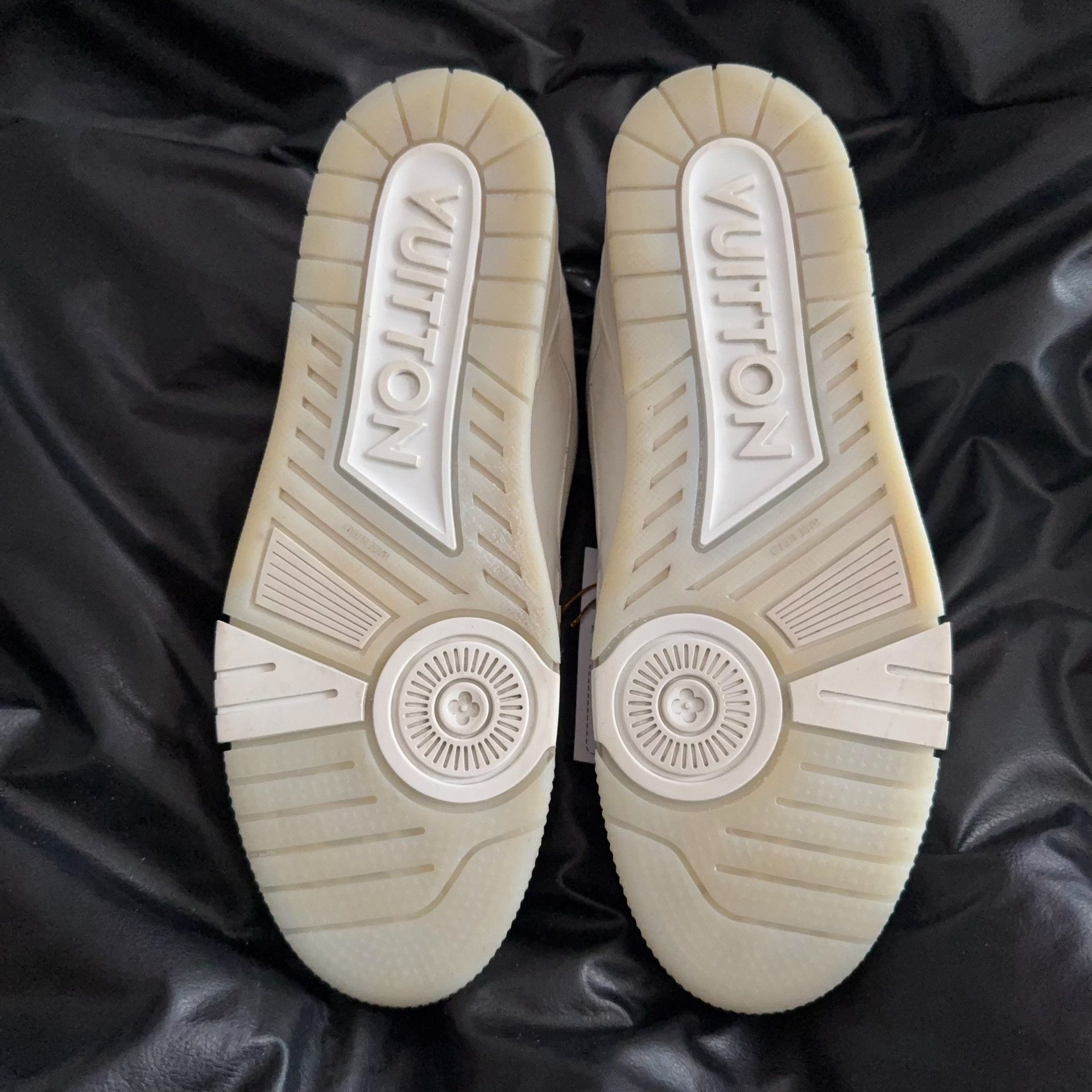 Louis Vuitton Louis Vuitton Training White Lowtop Sneakers 44 Men Size US 10.5 / EU 43-44 - 4 Thumbnail