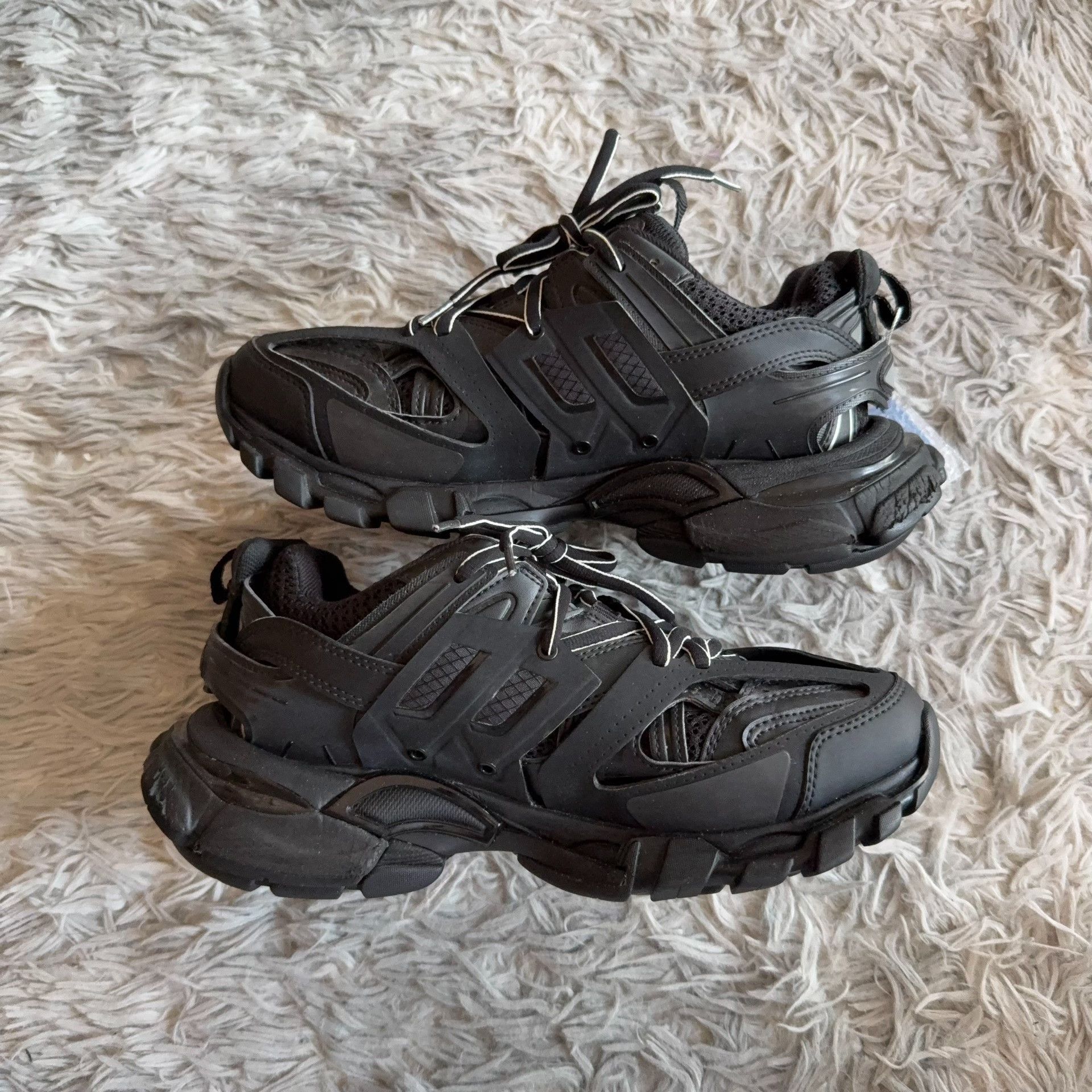 Balenciaga Balenciaga Black Lowtop Sneakers 38 Women Size US 7.5 / IT 37.5 - 6 Thumbnail