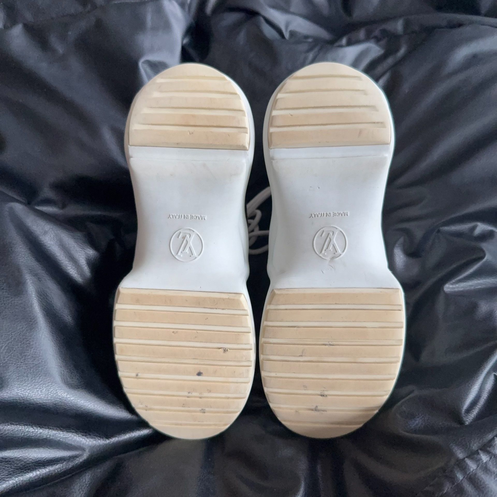 Louis Vuitton Louis Vuitton Lowtop Sneakers 35 Women Size US 5 / IT 35 - 4 Thumbnail
