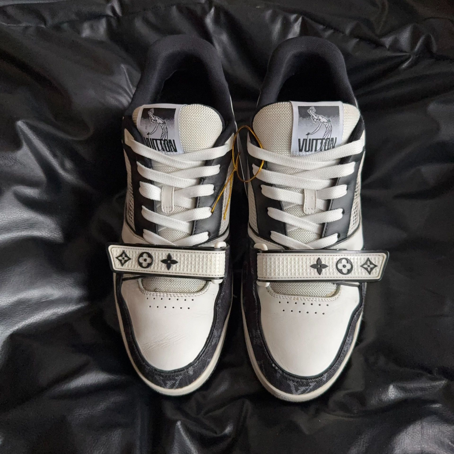 Louis Vuitton Louis Vuitton Training Black Lowtop Sneakers 9 Men Size US 9 / EU 42 - 2 Thumbnail