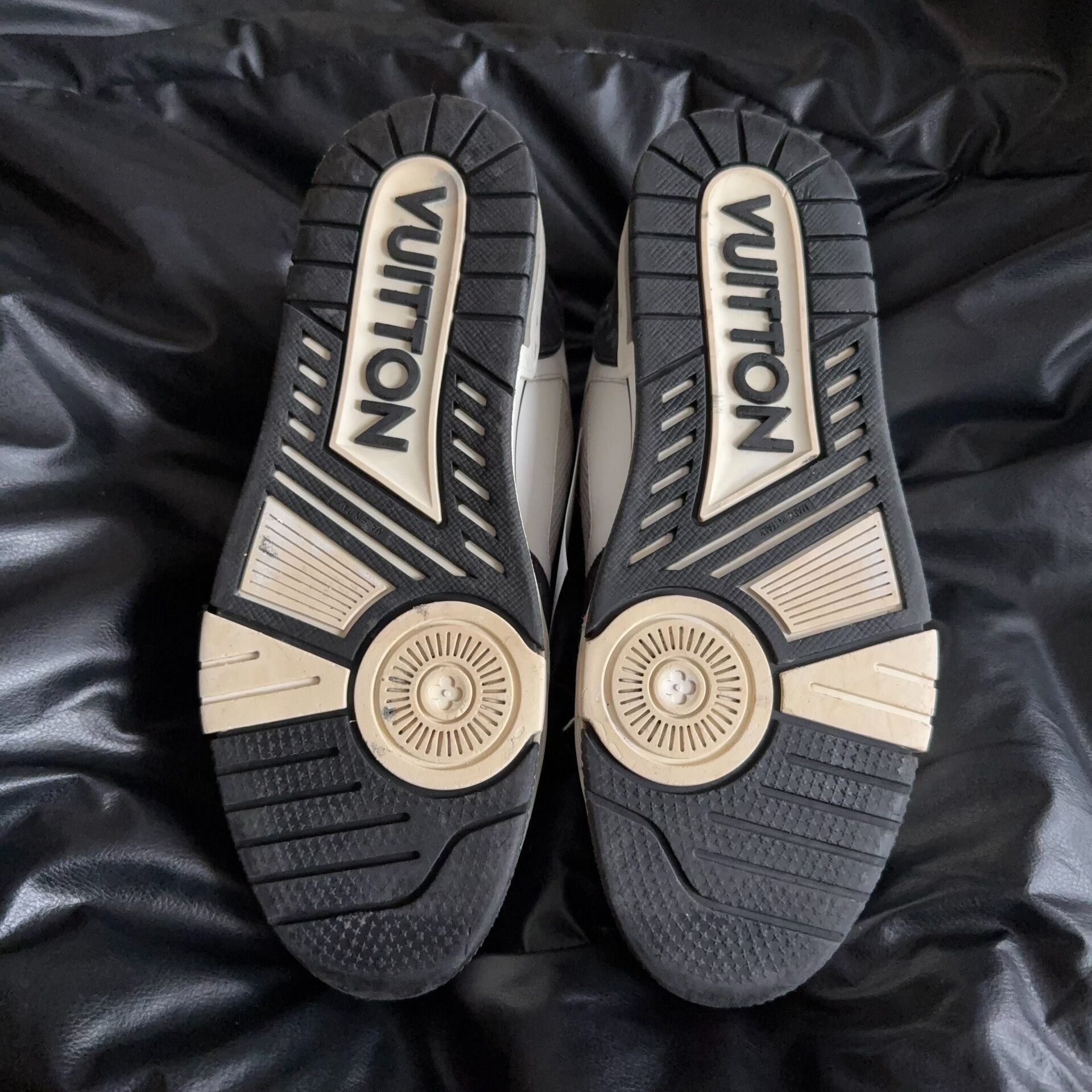 Louis Vuitton Louis Vuitton Training Black Lowtop Sneakers 9 Men Size US 9 / EU 42 - 4 Thumbnail