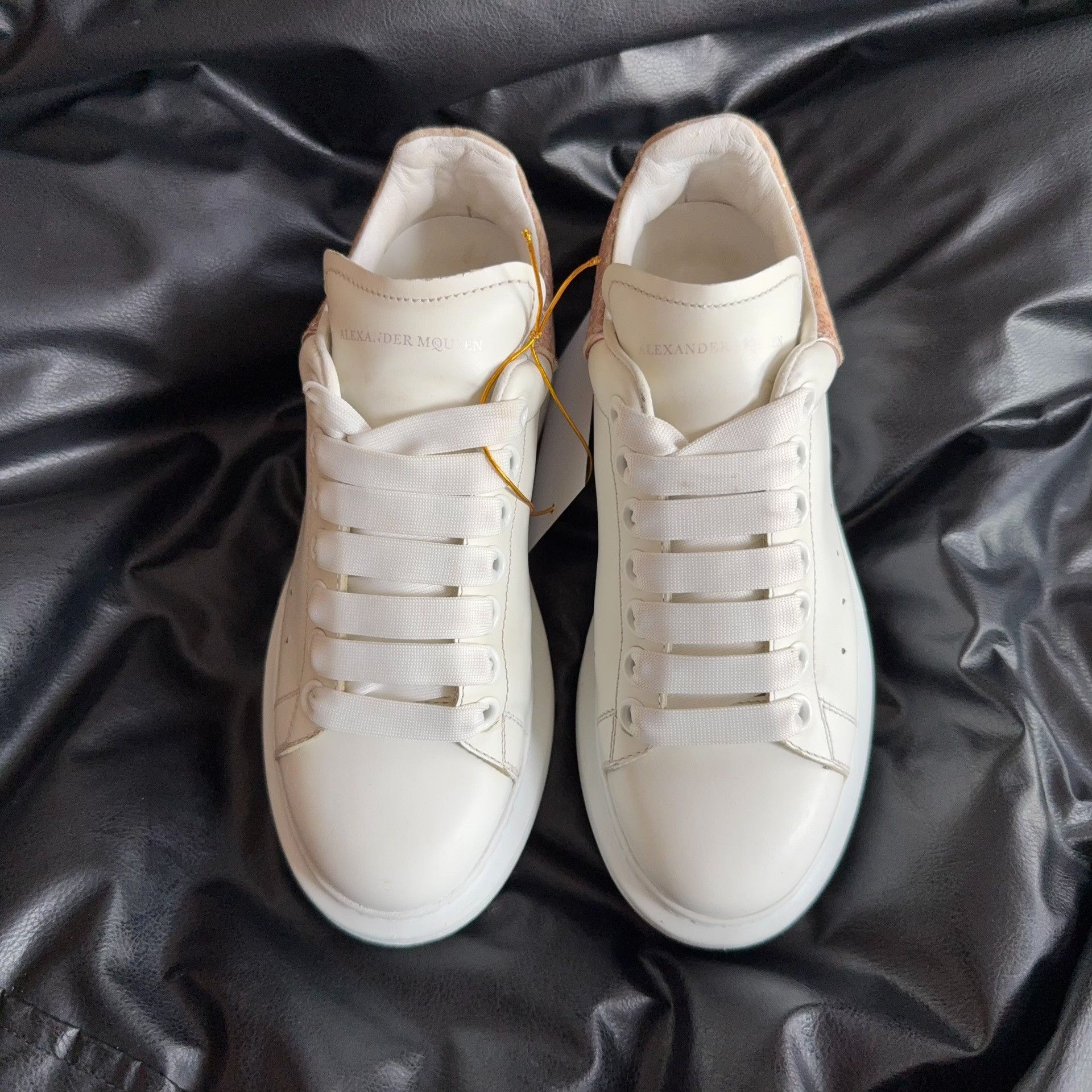 Alexander McQueen Alexander McQueen Pink Lowtop Sneakers 36.5 Women Size US 6 / IT 36 - 2 Thumbnail