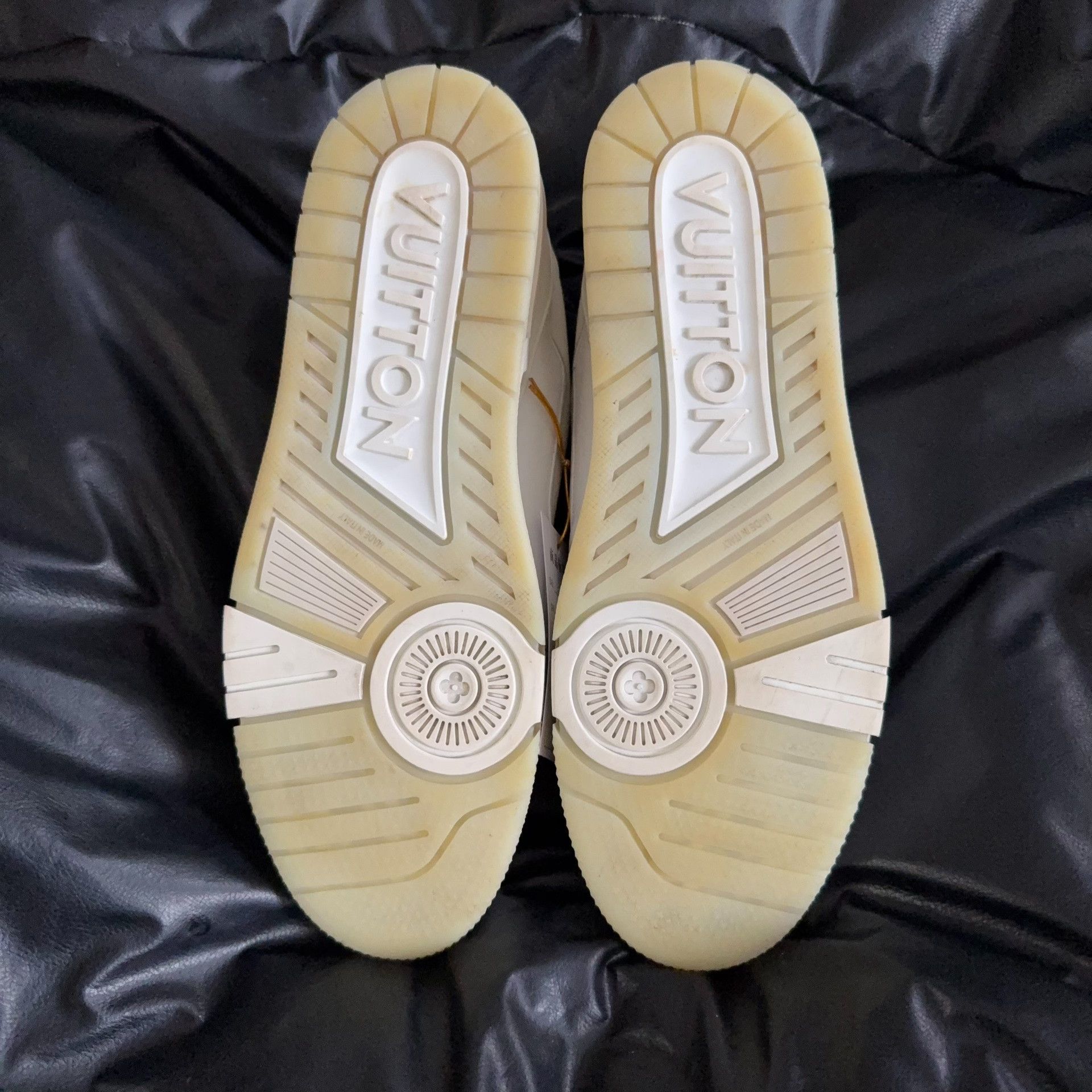 Louis Vuitton Louis Vuitton Training White Lowtop Sneakers 44 Men Size US 10.5 / EU 43-44 - 4 Thumbnail