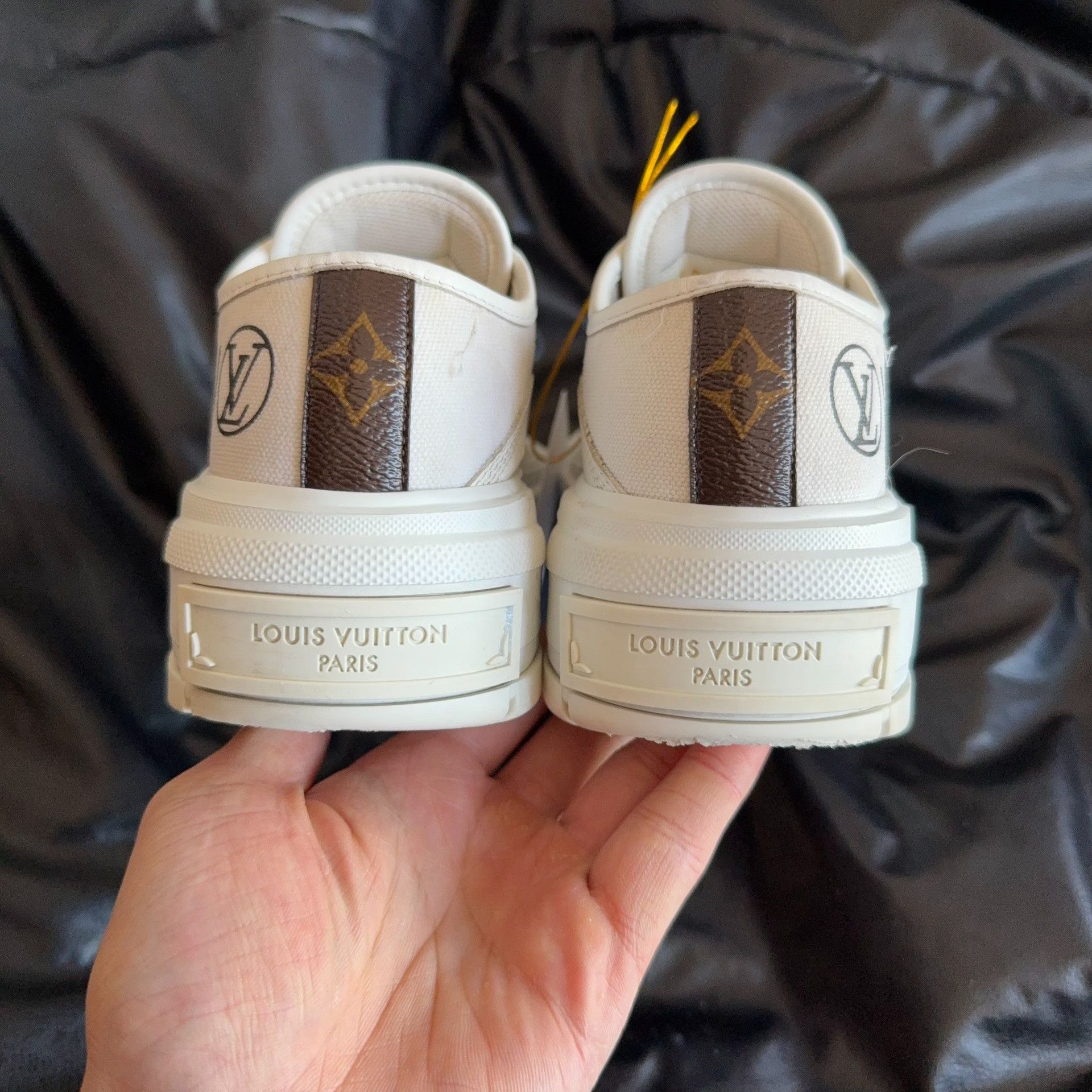 Louis Vuitton Louis Vuitton White Lowtop Sneakers 35.5 Women Size US 5 / IT 35 - 3 Thumbnail