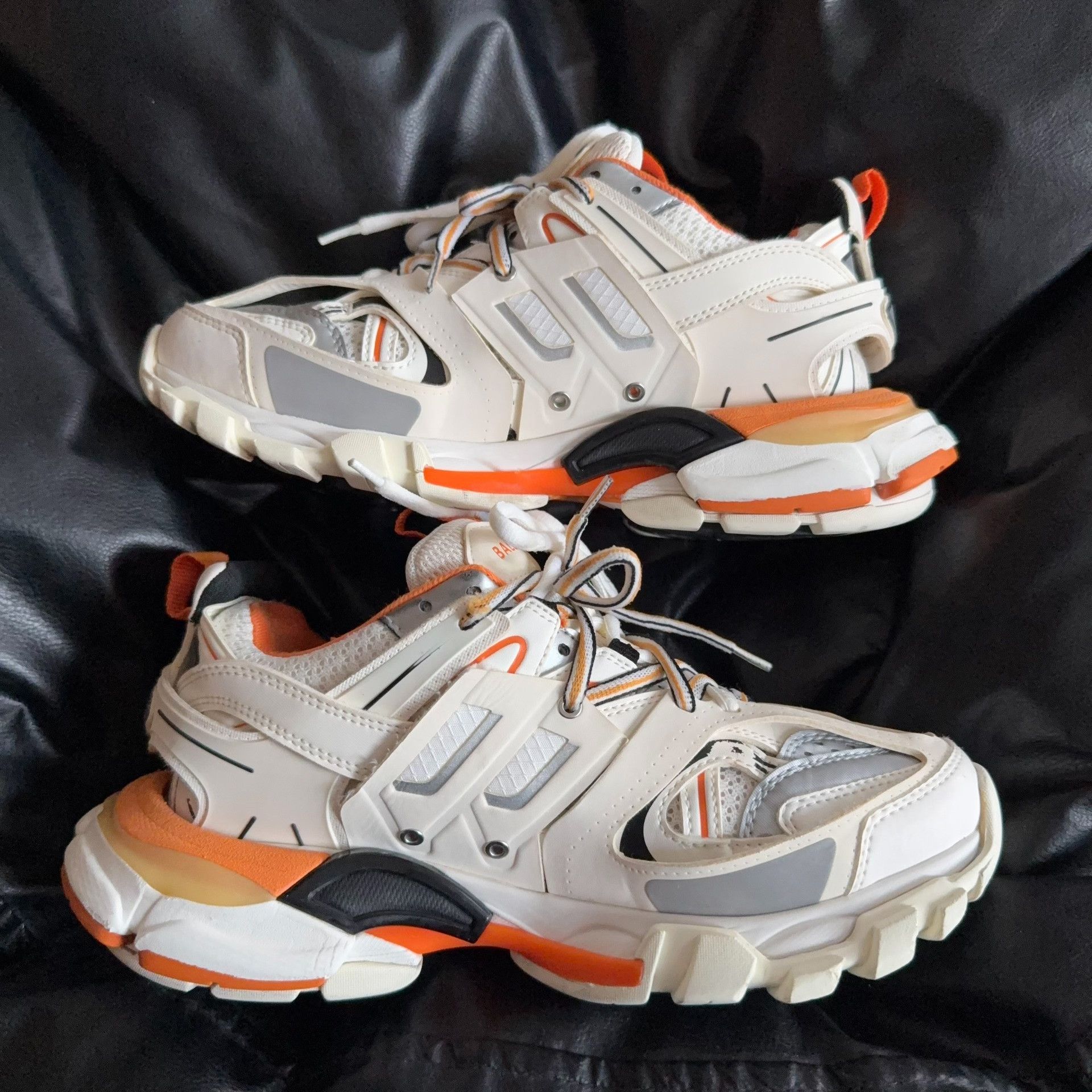 Balenciaga Balenciaga White Lowtop Sneakers 37 Women Size US 6.5 / IT 36.5 - 6 Thumbnail