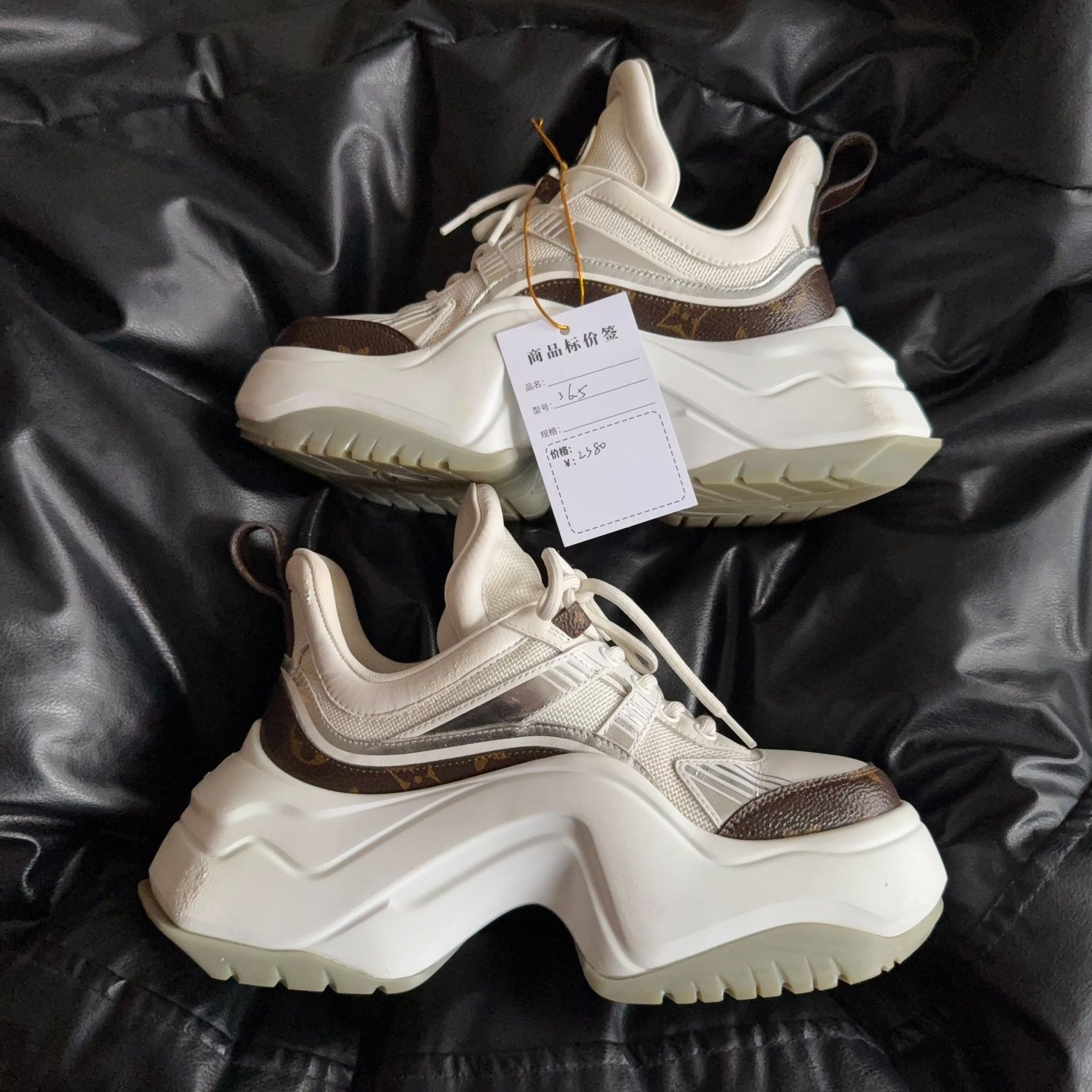 Louis Vuitton Louis Vuitton Brown Hitop Sneakers 36.5 Women Size US 6 / IT 36 - 6 Thumbnail