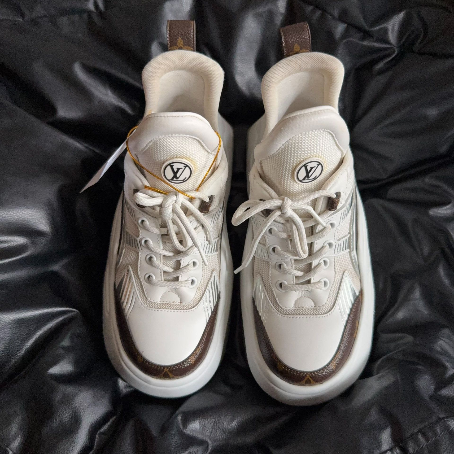 Louis Vuitton Louis Vuitton Brown Hitop Sneakers 36.5 Women Size US 6 / IT 36 - 2 Thumbnail