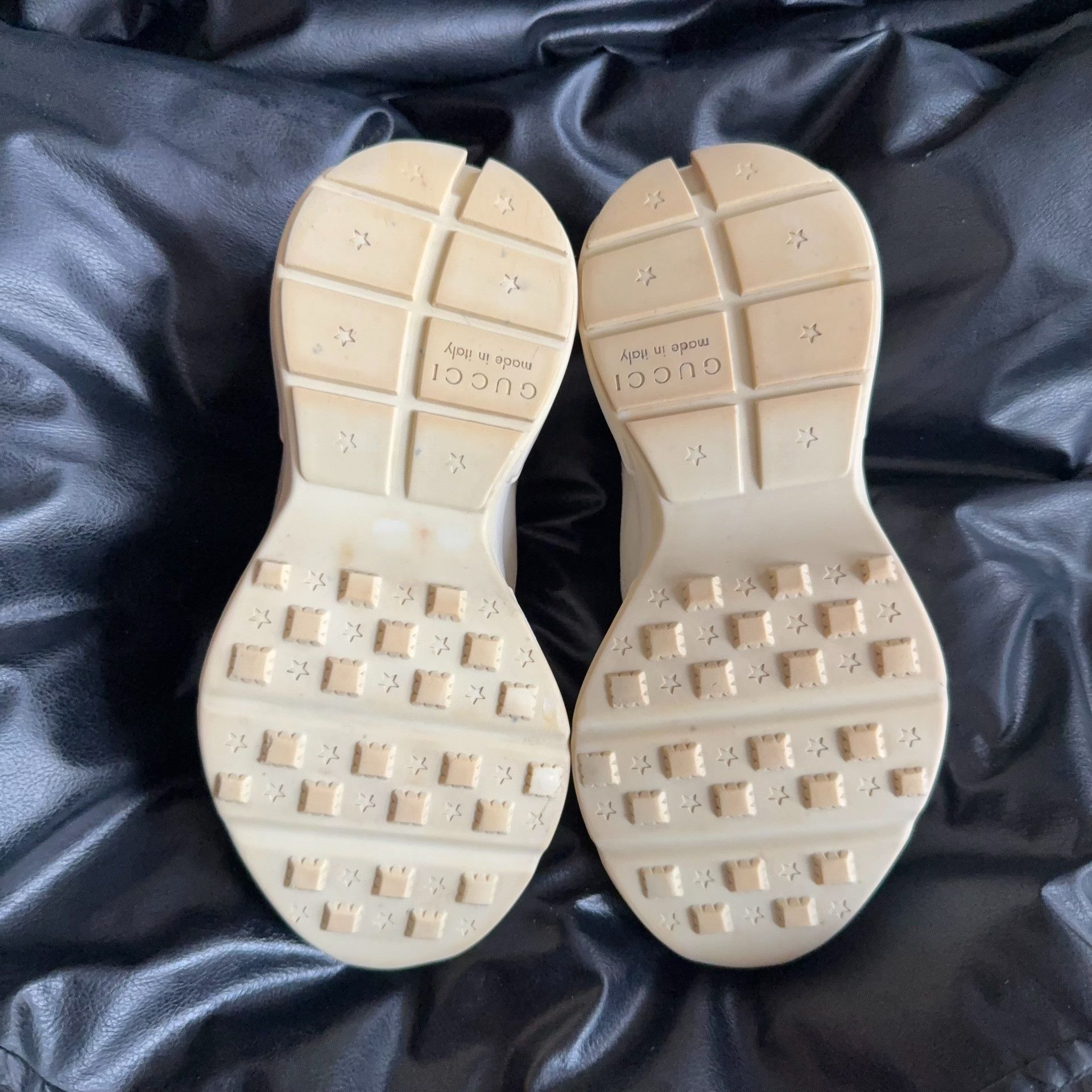 Gucci Gucci Printed Lowtop Sneakers 35.5 Women Size US 5 / IT 35 - 4 Thumbnail