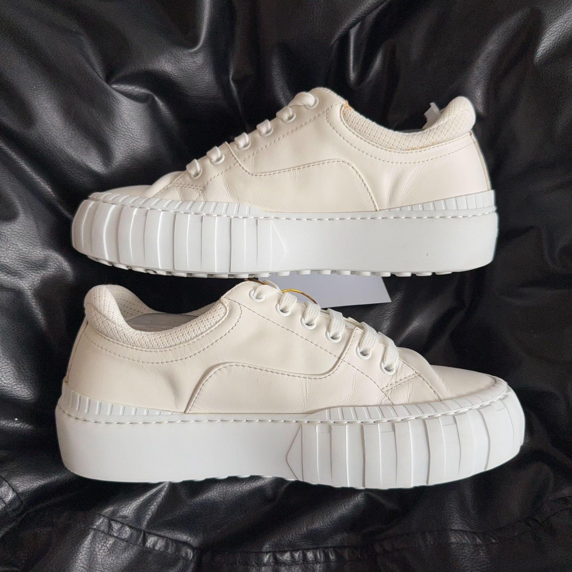 Fendi Fendi White Lowtop Sneakers 38 Women Size US 7.5 / IT 37.5 - 6 Thumbnail