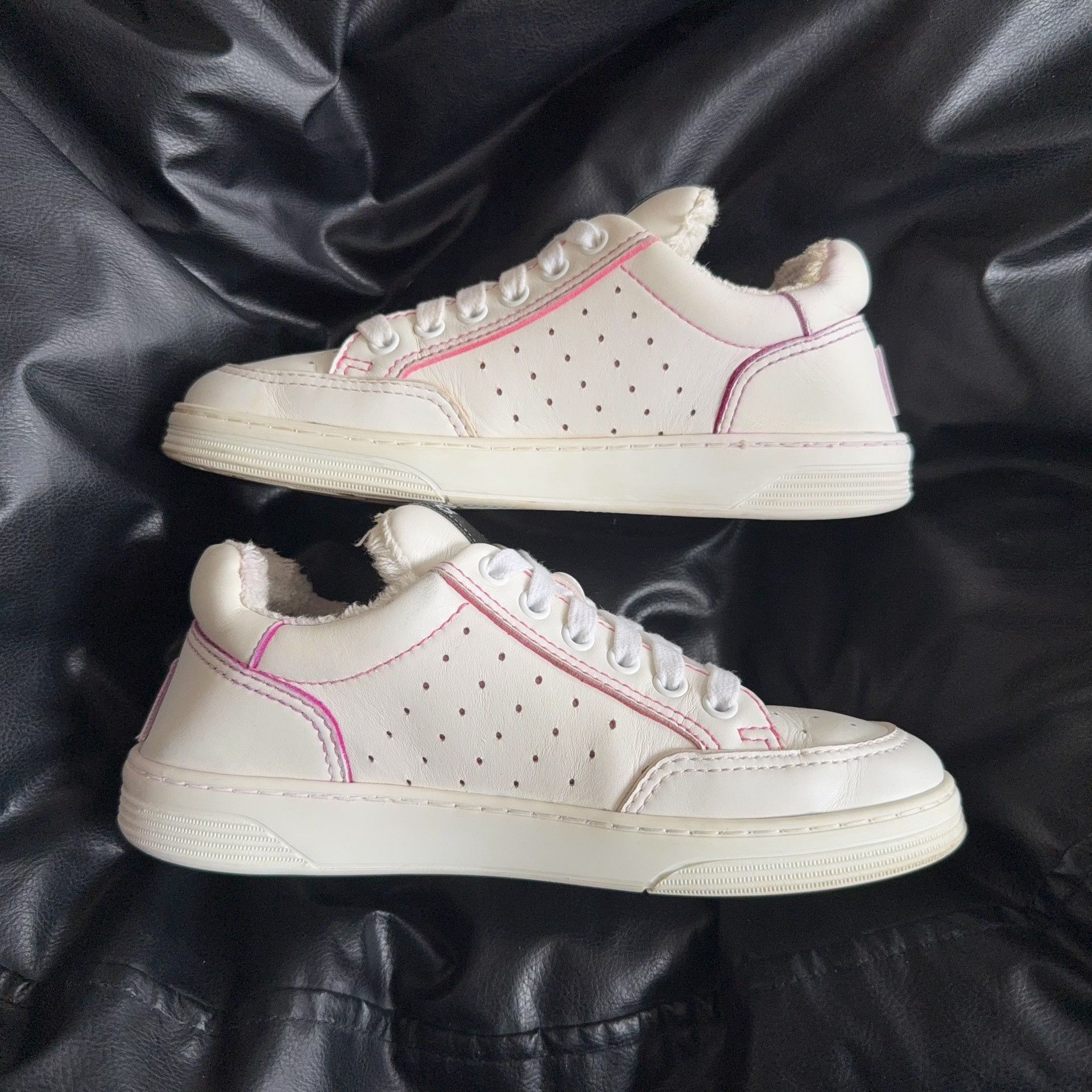 Chanel Chanel White Lowtop Sneakers 35 Women Size US 5 / IT 35 - 6 Thumbnail