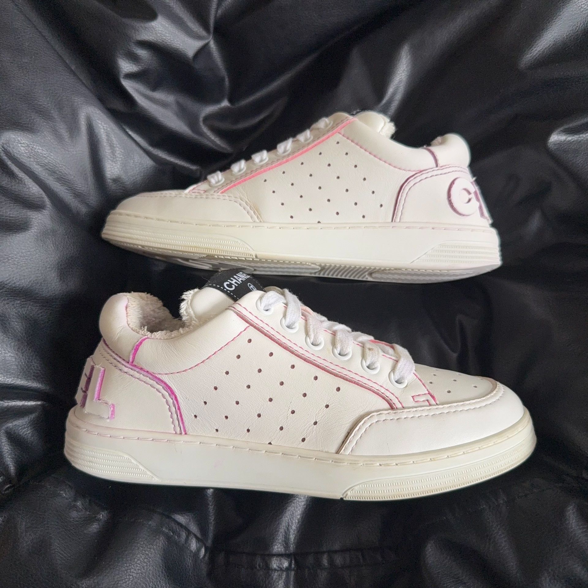 Chanel Chanel White Lowtop Sneakers 35 Women Size US 5 / IT 35 - 5 Thumbnail