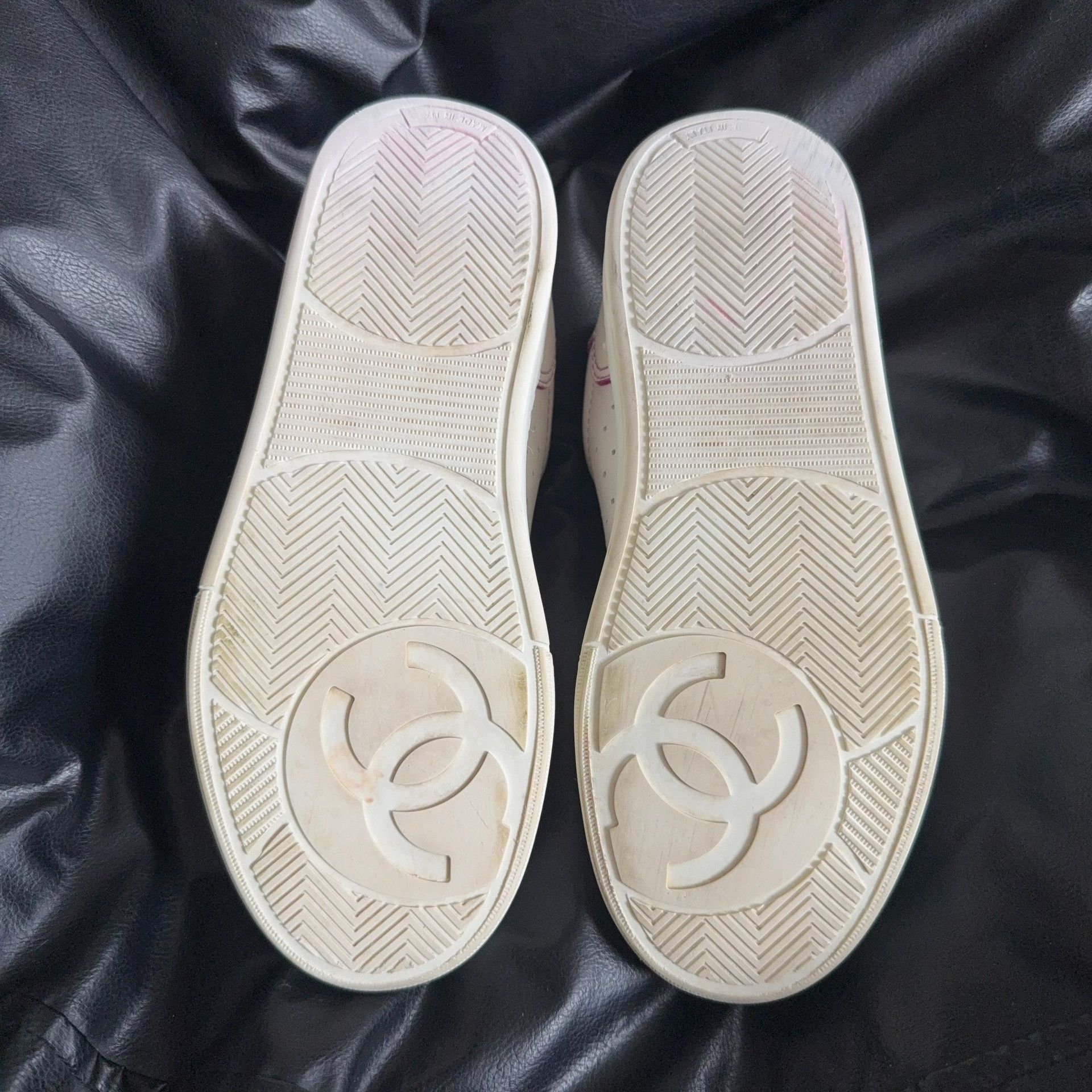Chanel Chanel White Lowtop Sneakers 35 Women Size US 5 / IT 35 - 4 Thumbnail