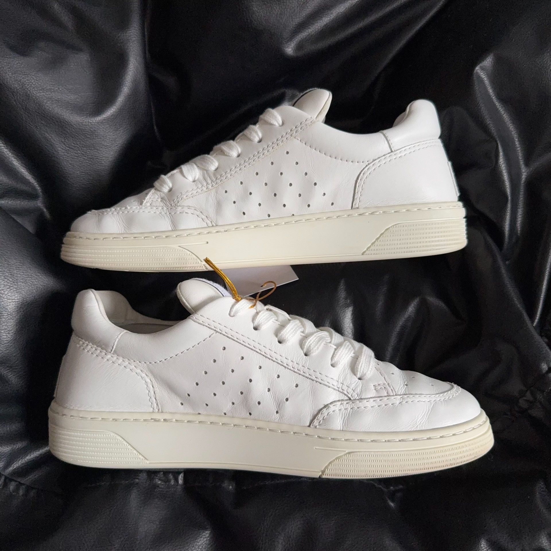 Chanel Chanel White Lowtop Sneakers 41 Men Size US 8.5 / EU 41-42 - 6 Thumbnail