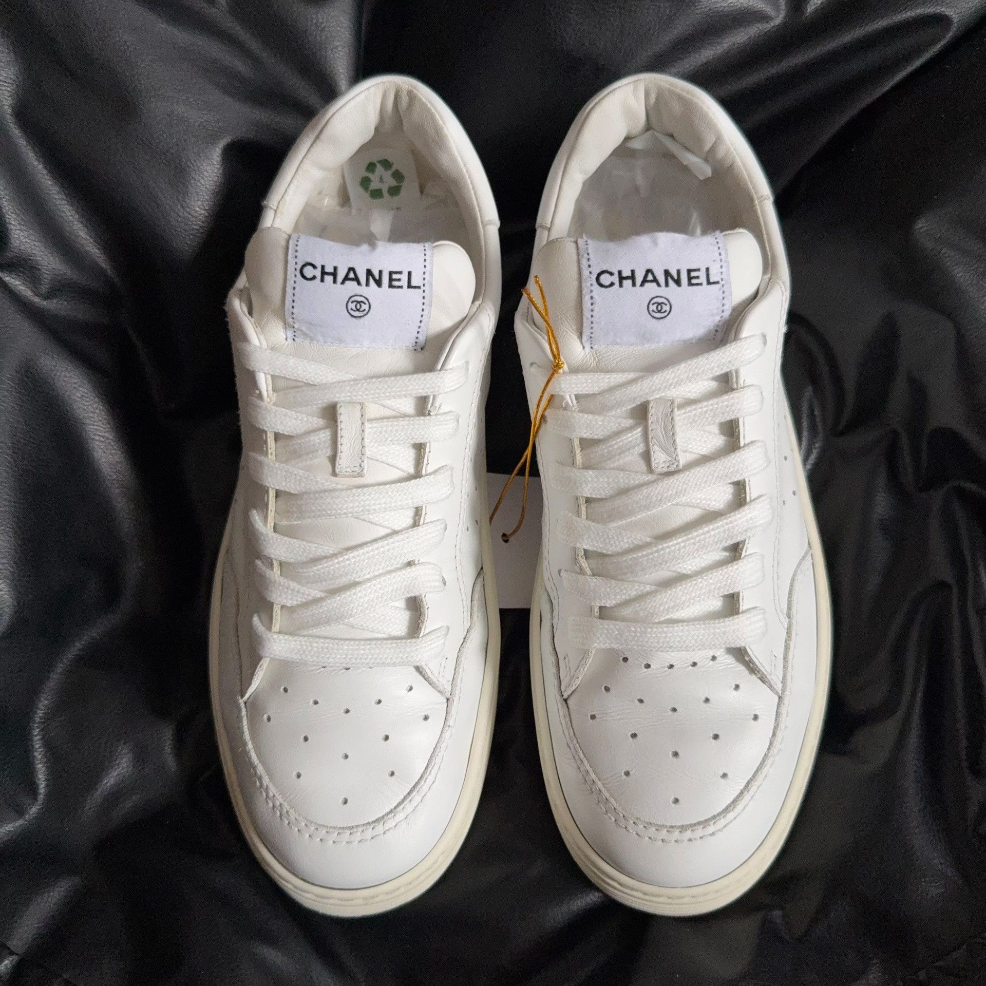Chanel Chanel White Lowtop Sneakers 41 Men Size US 8.5 / EU 41-42 - 2 Thumbnail