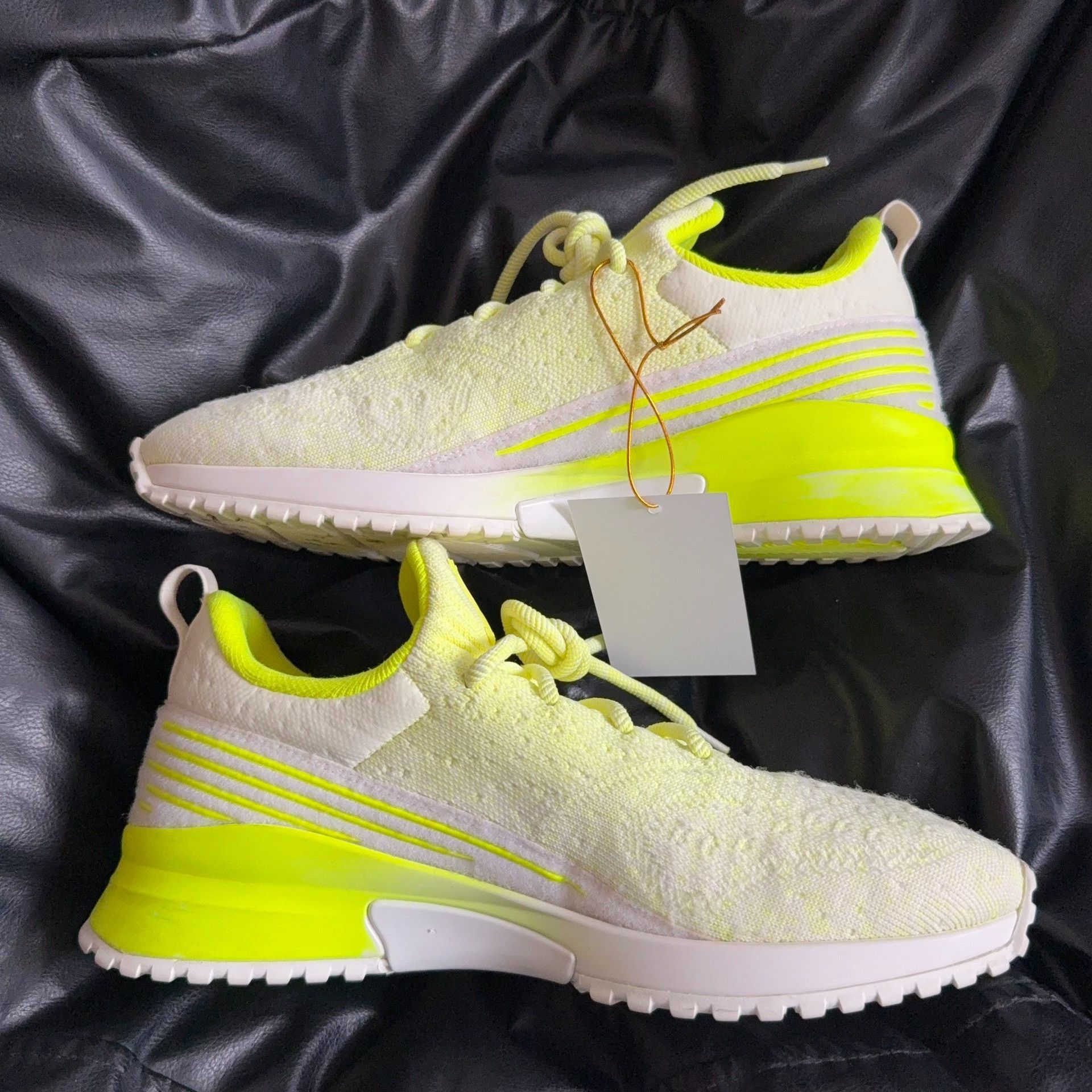 Louis Vuitton Louis Vuitton Yellow Lowtop Sneakers 8 Men Size US 8 / EU 41 - 6 Thumbnail