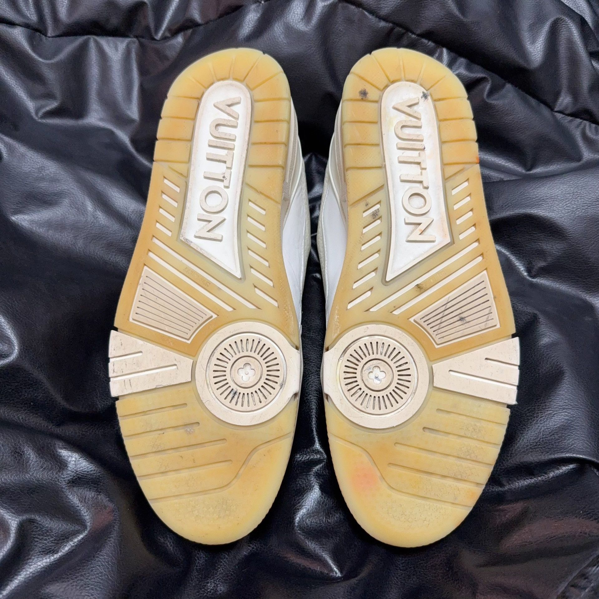 Louis Vuitton Louis Vuitton Training White Lowtop Sneakers 9 Men Size US 9 / EU 42 - 4 Thumbnail