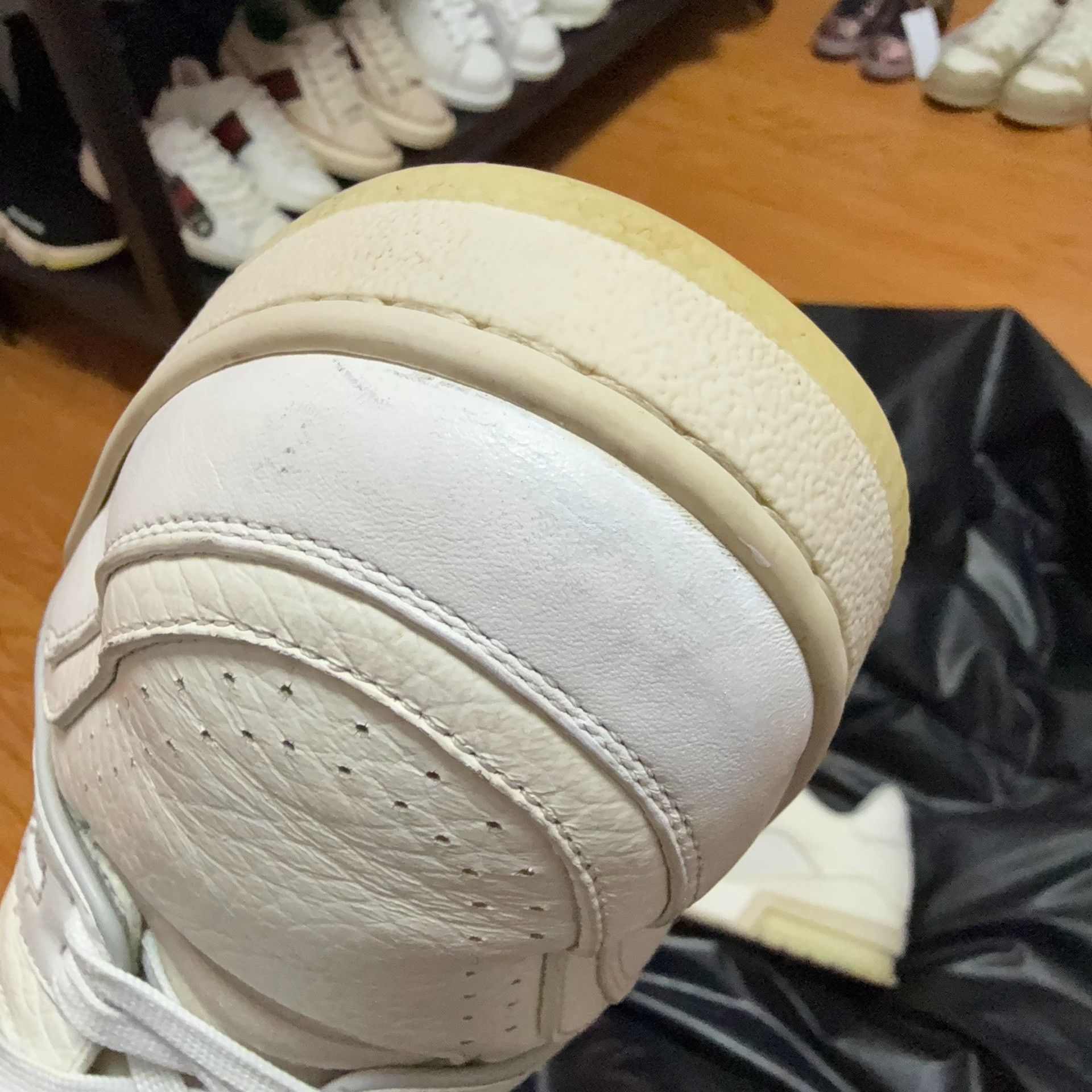 Louis Vuitton Louis Vuitton Training White Lowtop Sneakers 9 Men Size US 9 / EU 42 - 8 Thumbnail
