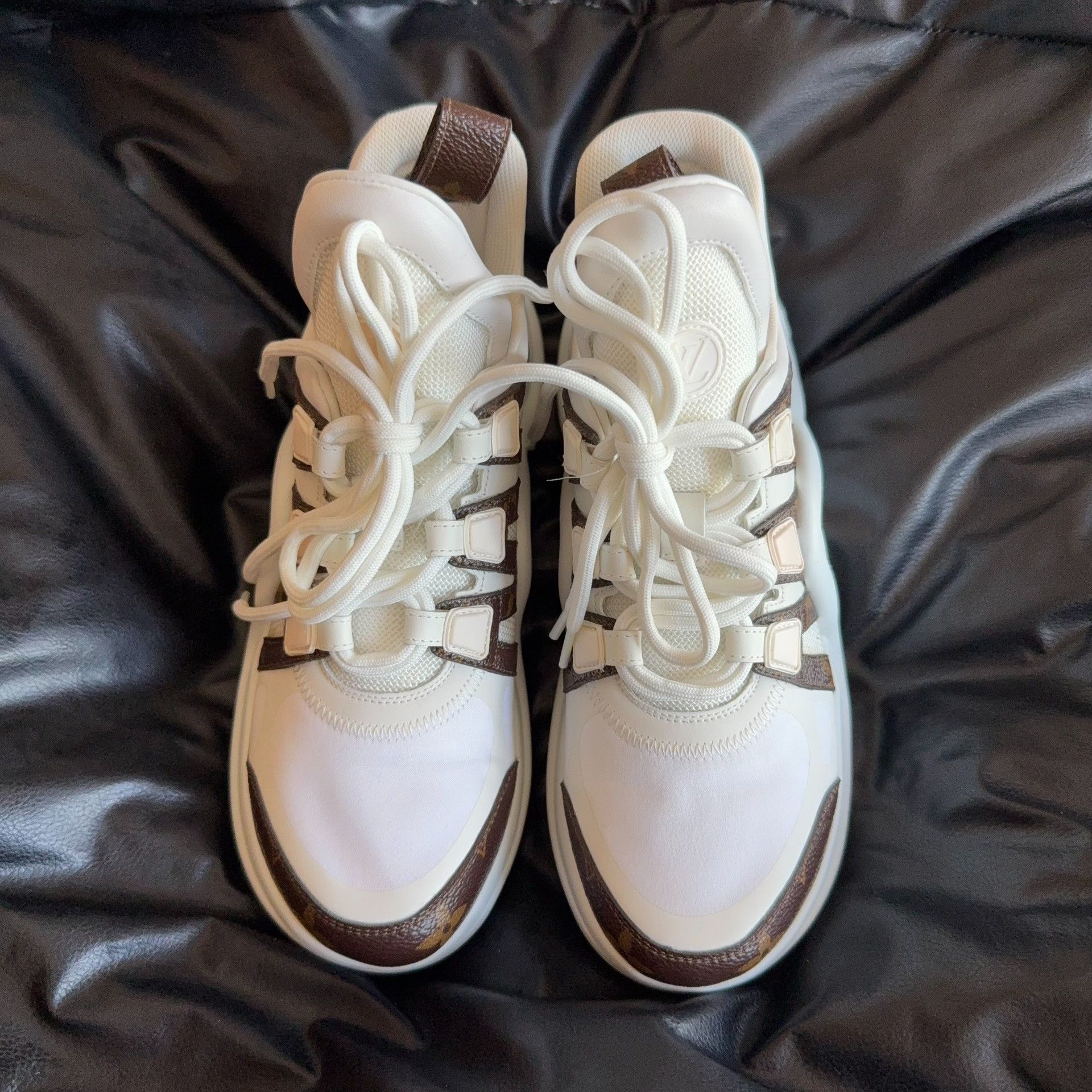 Louis Vuitton Louis Vuitton Lowtop Sneakers 36 Women Size US 6 / IT 36 - 2 Thumbnail