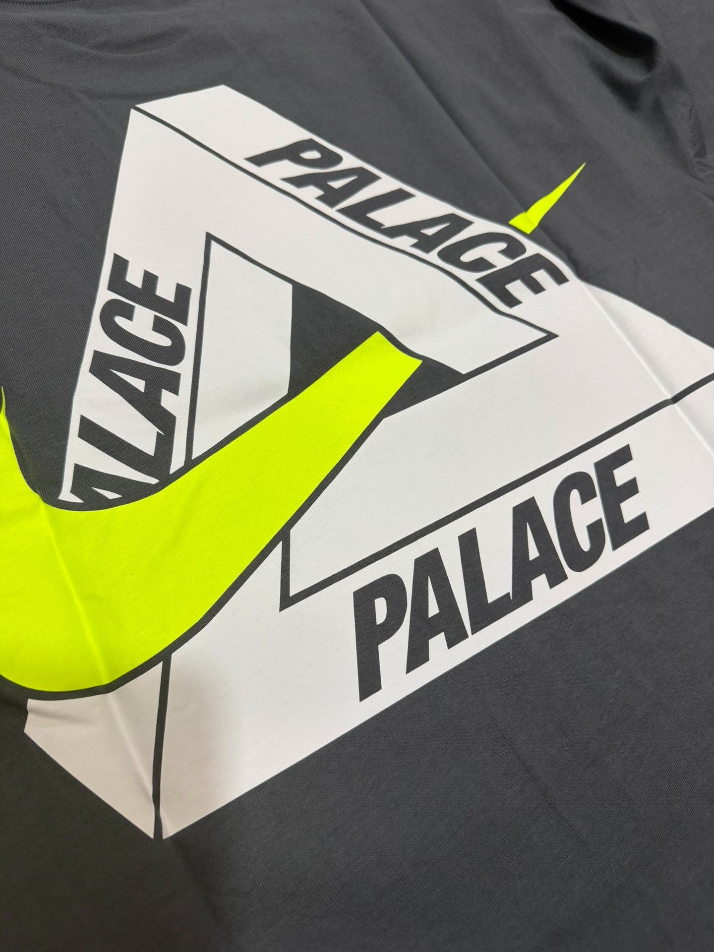 Palace PALACE x Nike FW25 Logo Short Sleeve T-Shirt Size US L / EU 52-54 / 3 - 6 Thumbnail