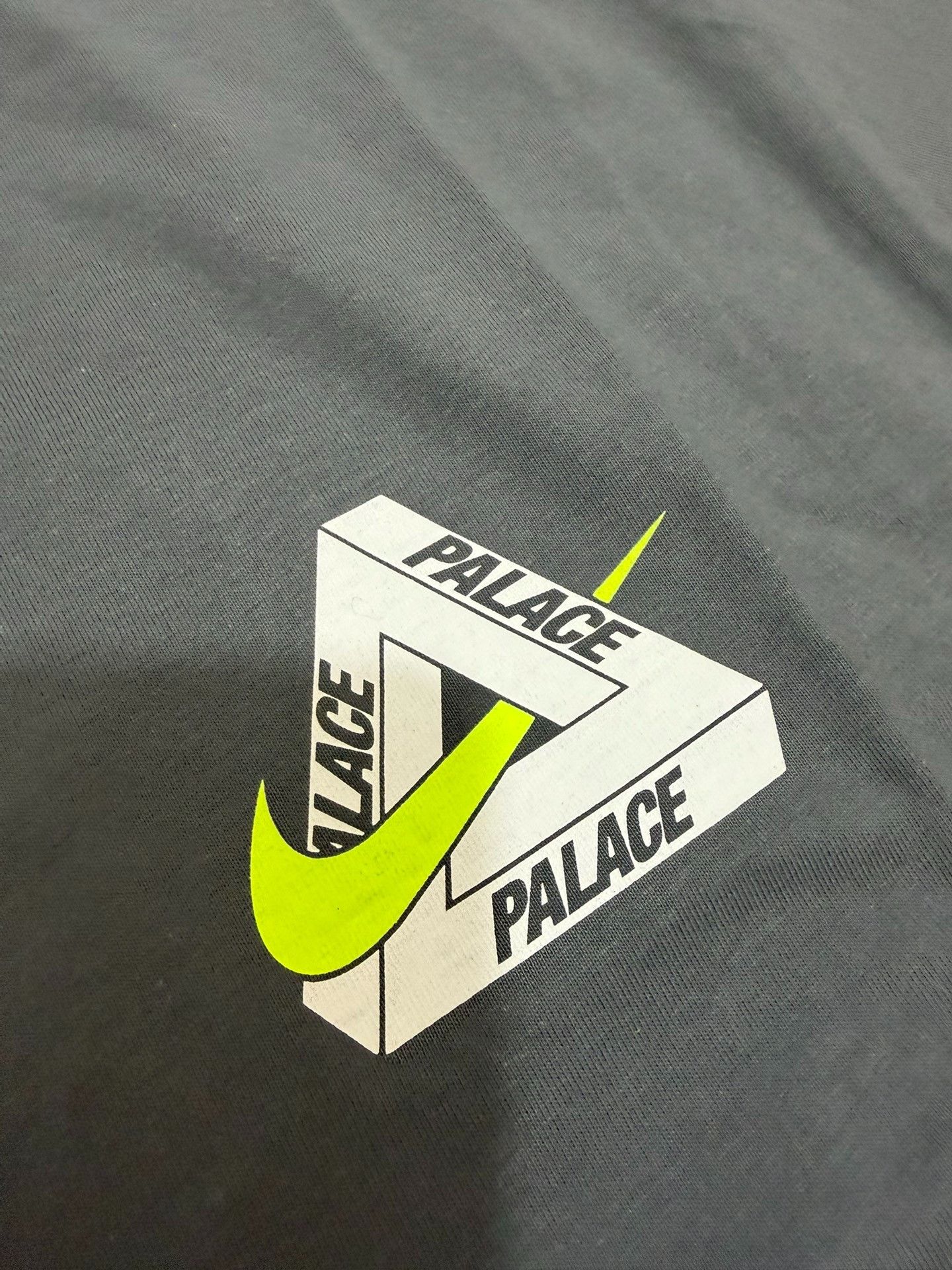 Palace PALACE x Nike FW25 Logo Short Sleeve T-Shirt Size US L / EU 52-54 / 3 - 3 Thumbnail
