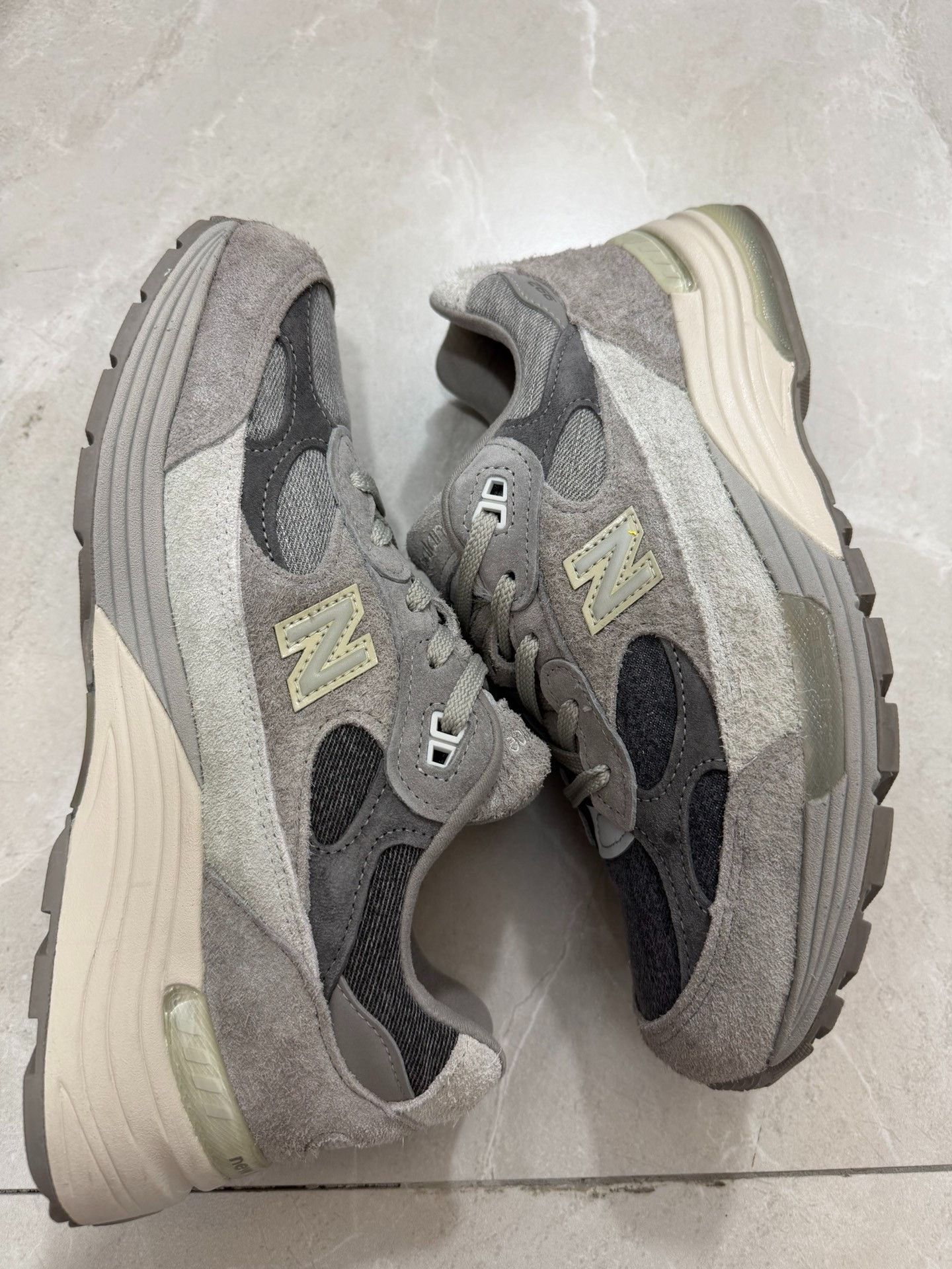 New Balance Levi's x New Balance 992 Low-Top Sneakers Size US 9 / EU 42 - 3 Thumbnail