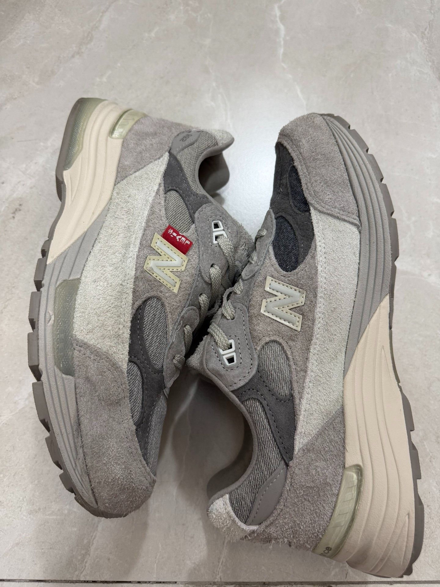 New Balance Levi's x New Balance 992 Low-Top Sneakers Size US 9 / EU 42 - 2 Thumbnail