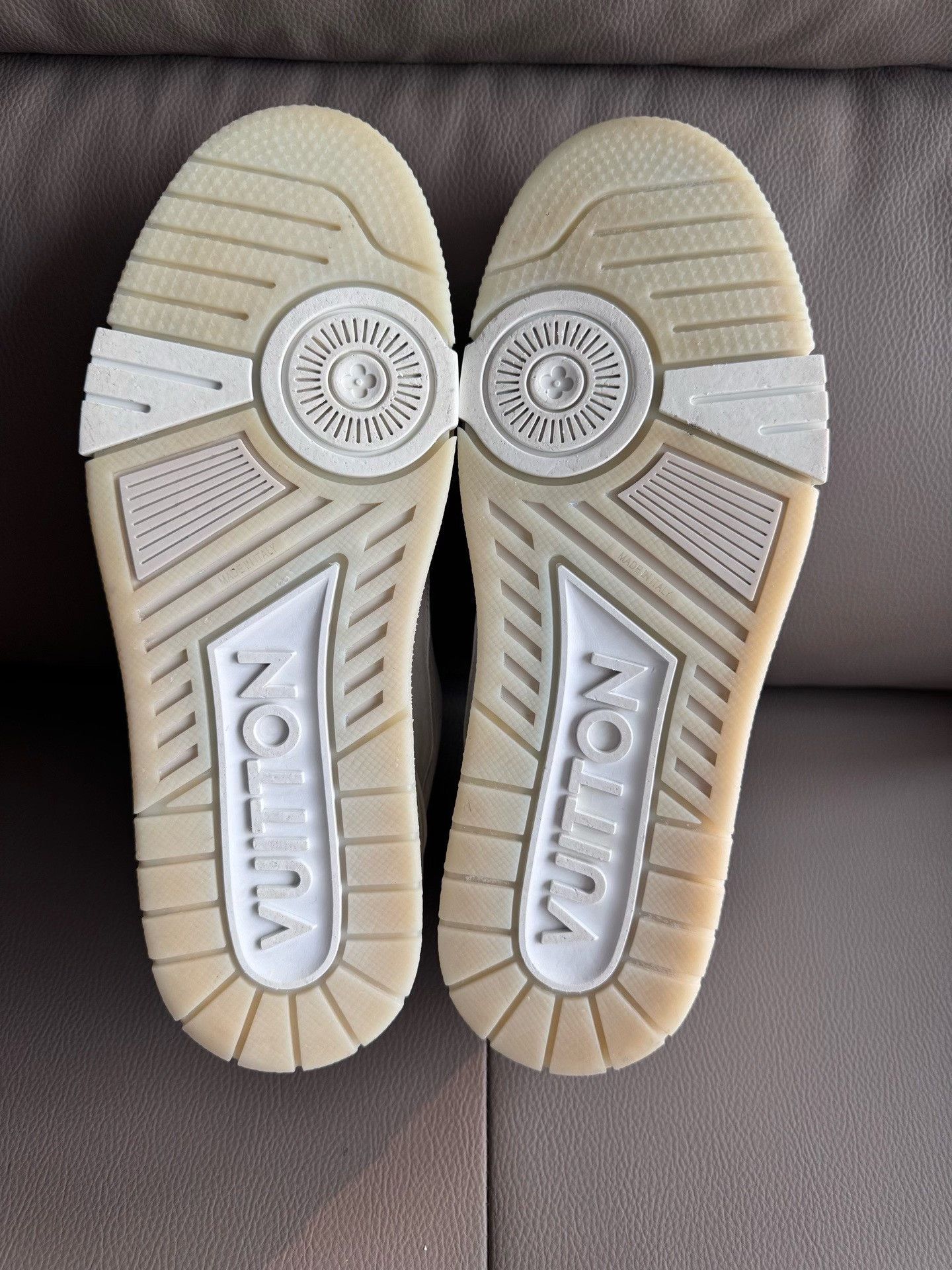 Louis Vuitton Louis Vuitton Training White Lowtop Sneakers 7 Men Size US 7 / EU 40 - 4 Thumbnail