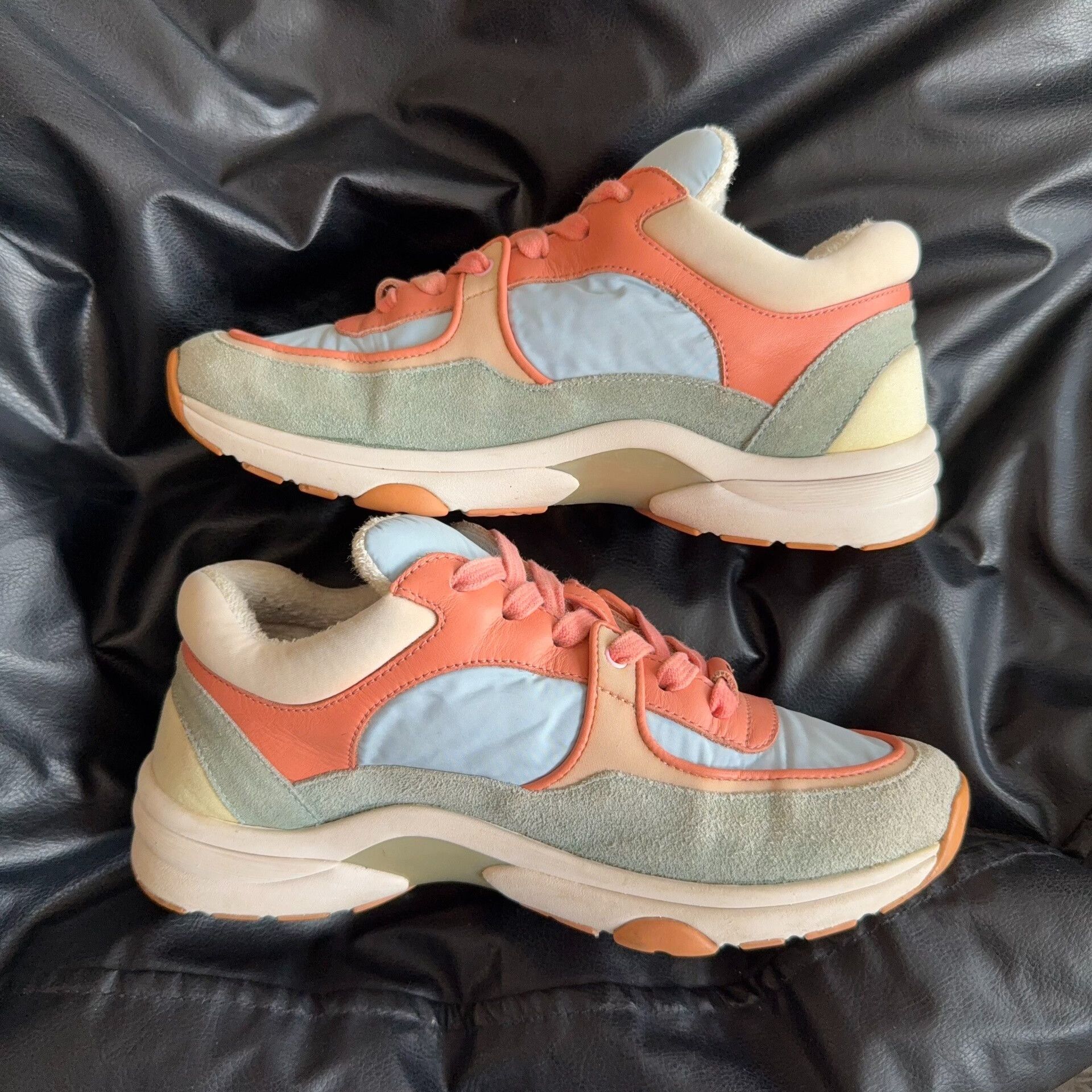 Chanel Chanel Suede Pink Lowtop Sneakers 36 Women Size US 6 / IT 36 - 6 Thumbnail