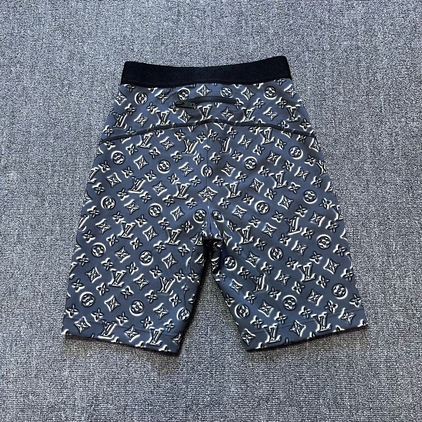 Louis Vuitton Louis Vuitton Retro Black Shorts 36 Men Size US 36 / EU 52 - 2 Thumbnail