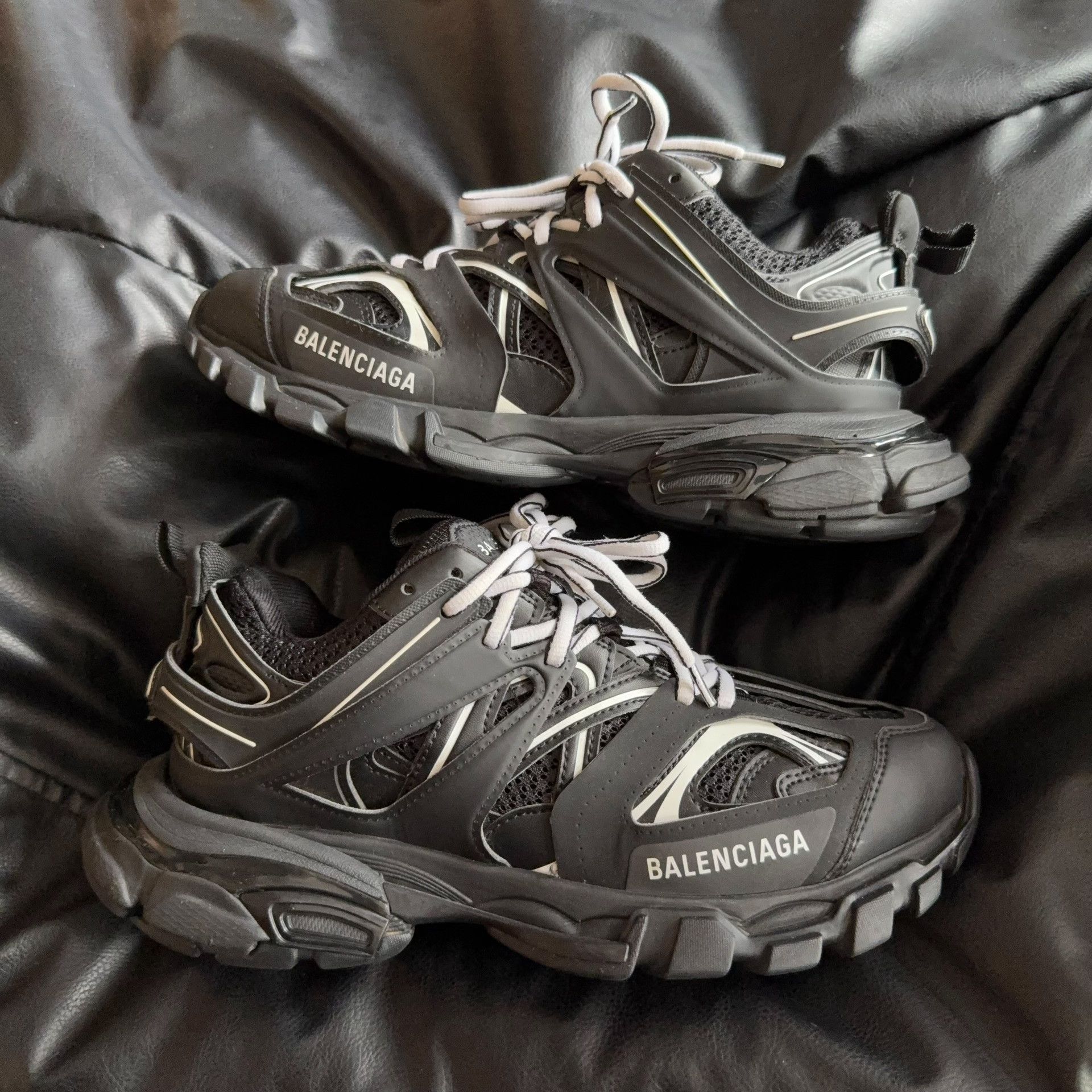Balenciaga Balenciaga Black Lowtop Sneakers 38 Women Size US 7.5 / IT 37.5 - 5 Thumbnail