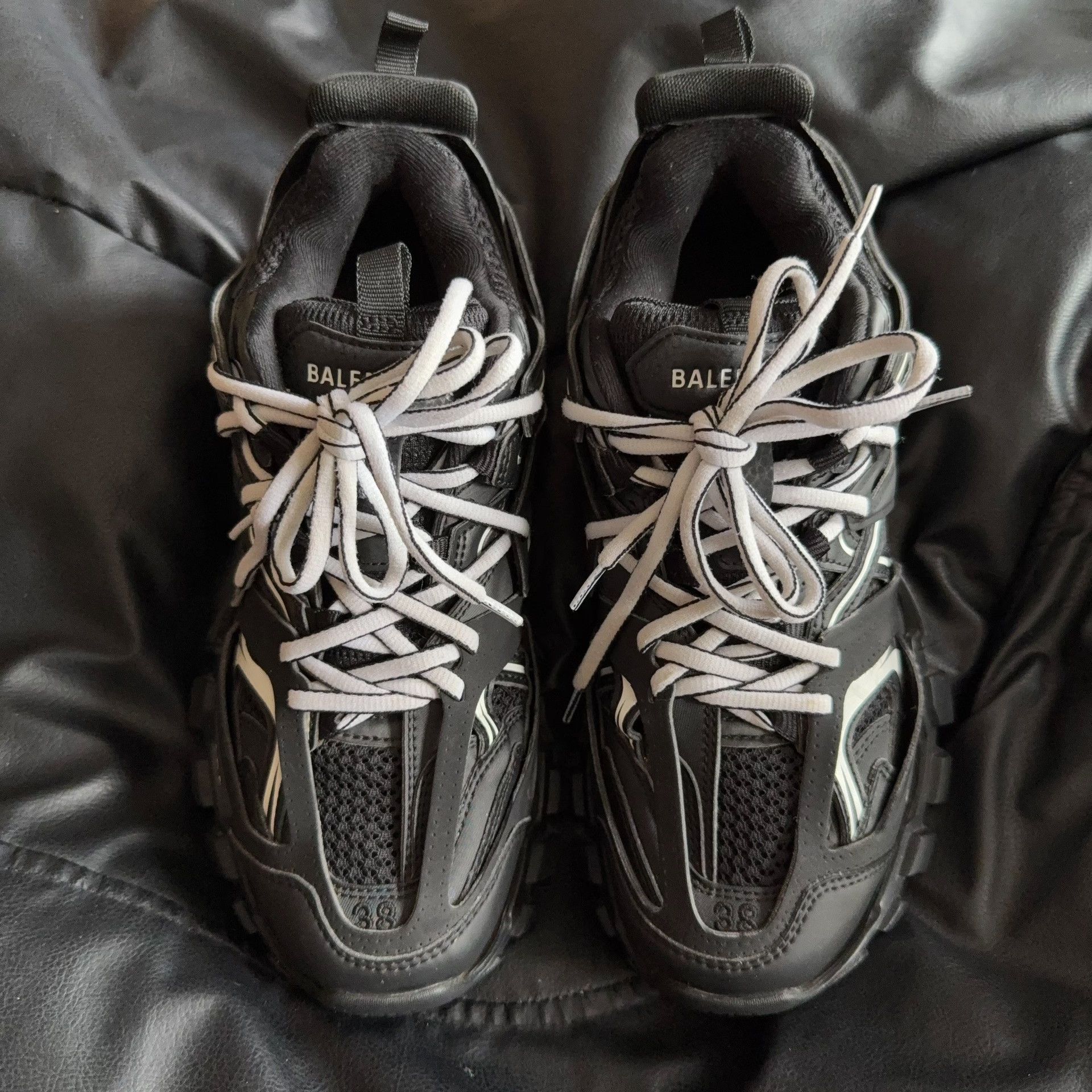 Balenciaga Balenciaga Black Lowtop Sneakers 38 Women Size US 7.5 / IT 37.5 - 2 Thumbnail