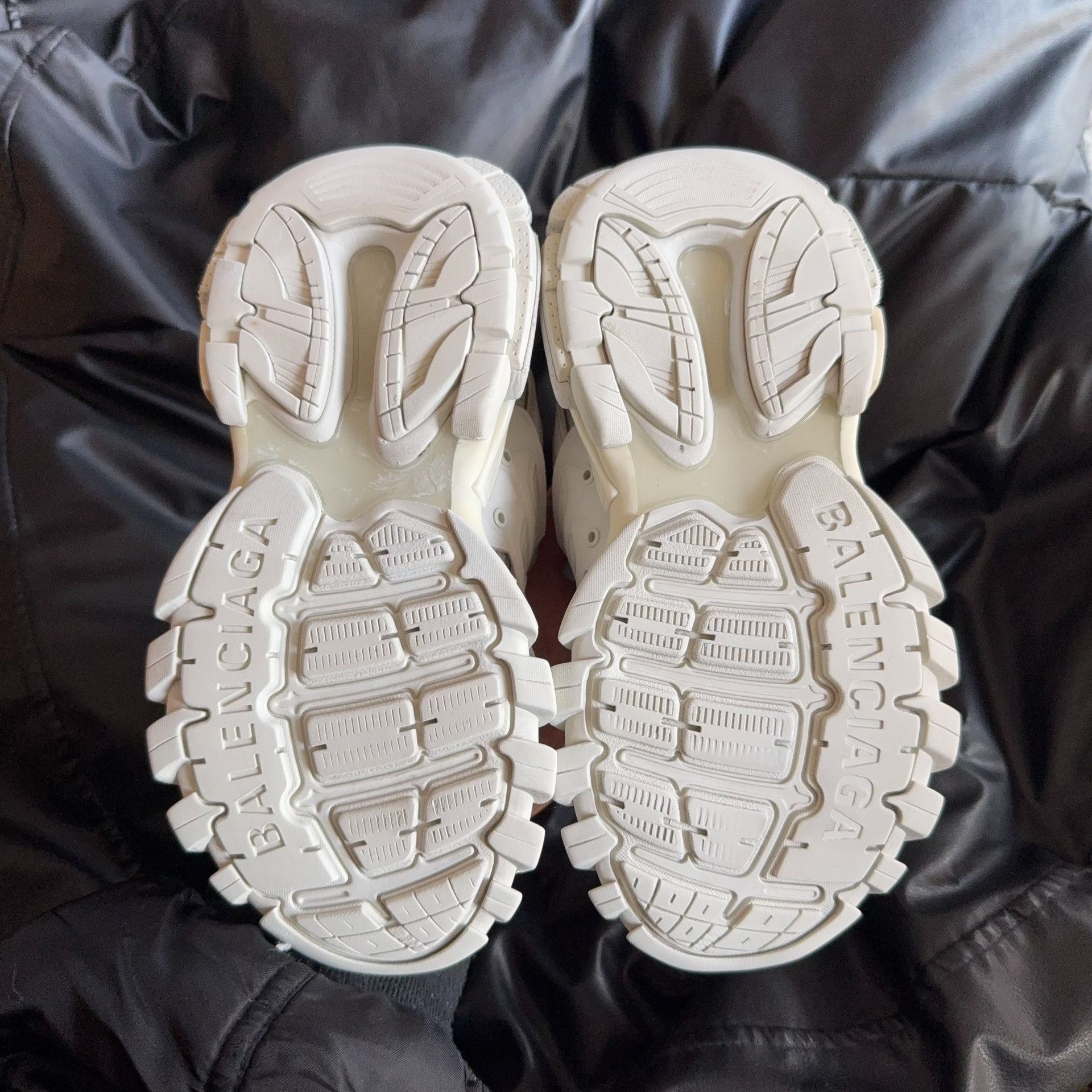 Balenciaga Balenciaga White Lowtop Sneakers 36 Women Size US 6 / IT 36 - 4 Thumbnail