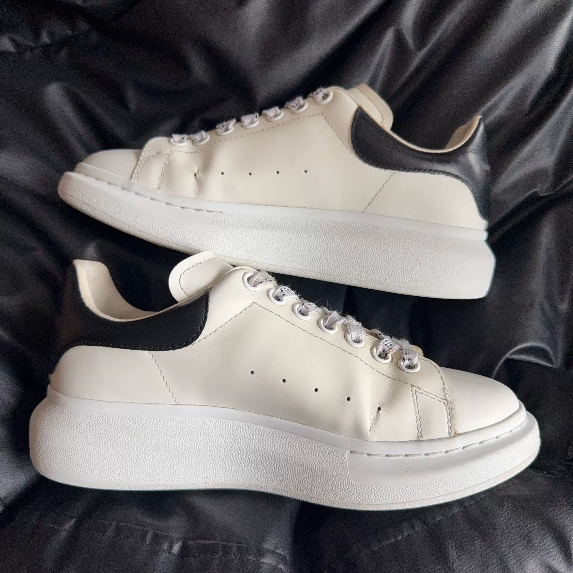 Alexander McQueen Alexander McQueen Black Lowtop Sneakers 40 Men Size US 7.5 / EU 40-41 - 6 Thumbnail