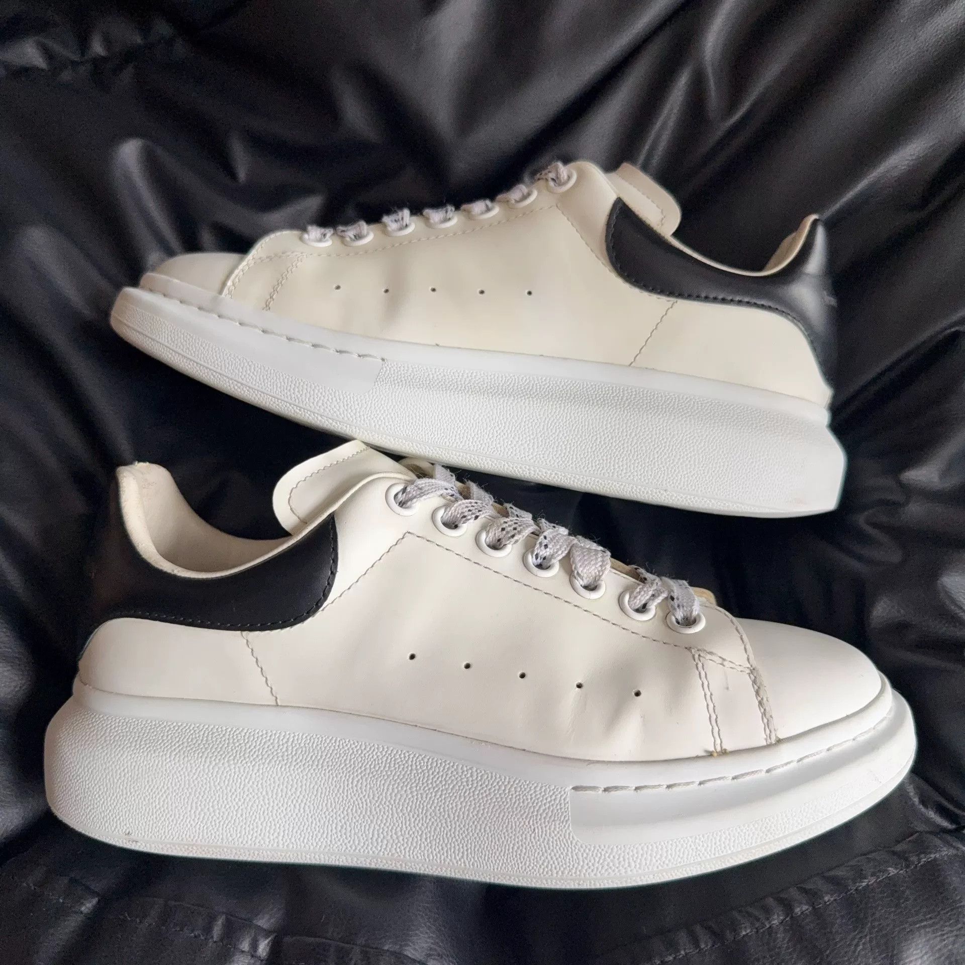 Alexander McQueen Alexander McQueen Black Lowtop Sneakers 40 Men Size US 7.5 / EU 40-41 - 5 Thumbnail